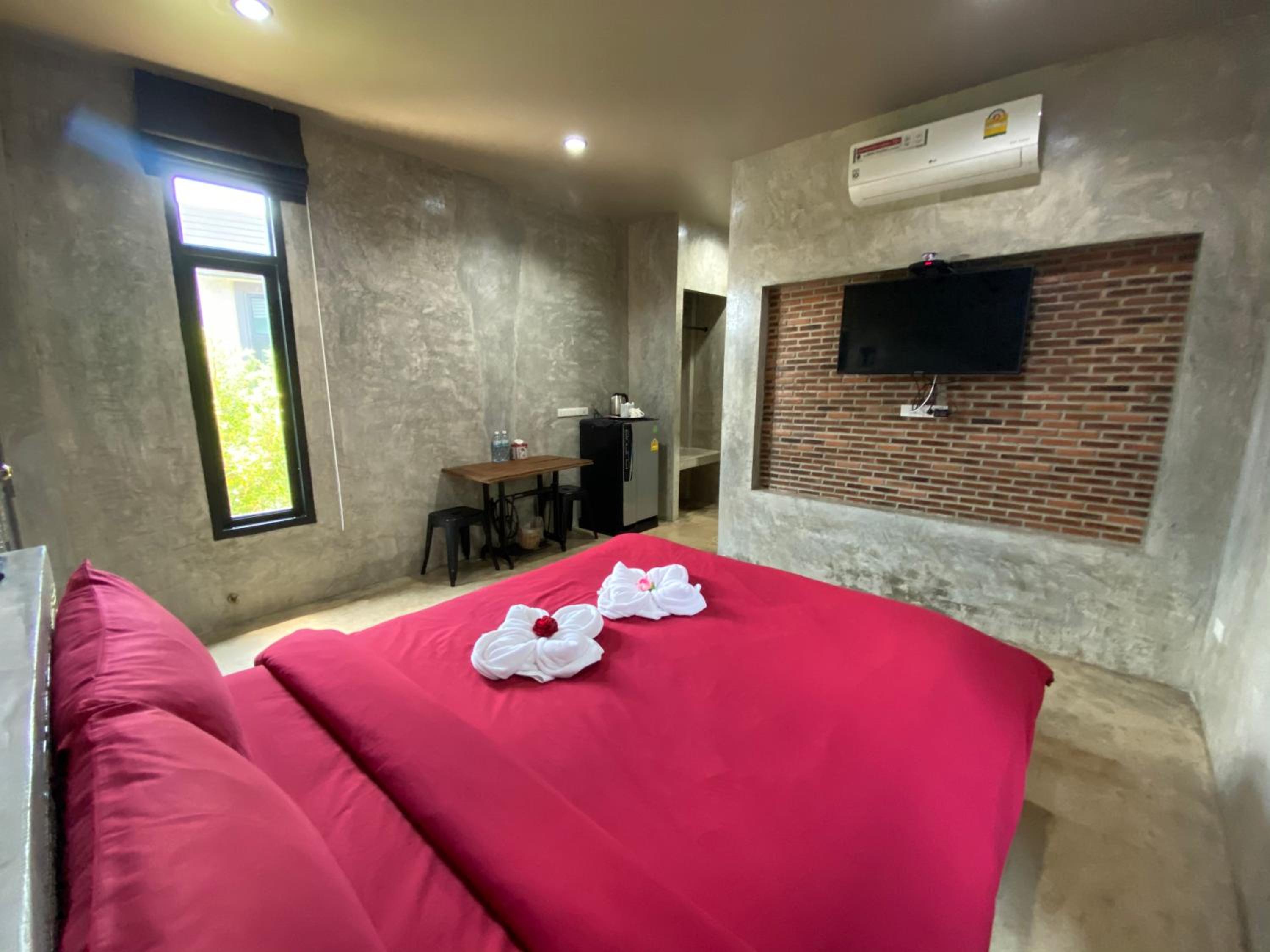Deluxe Queen Room - Photo 15