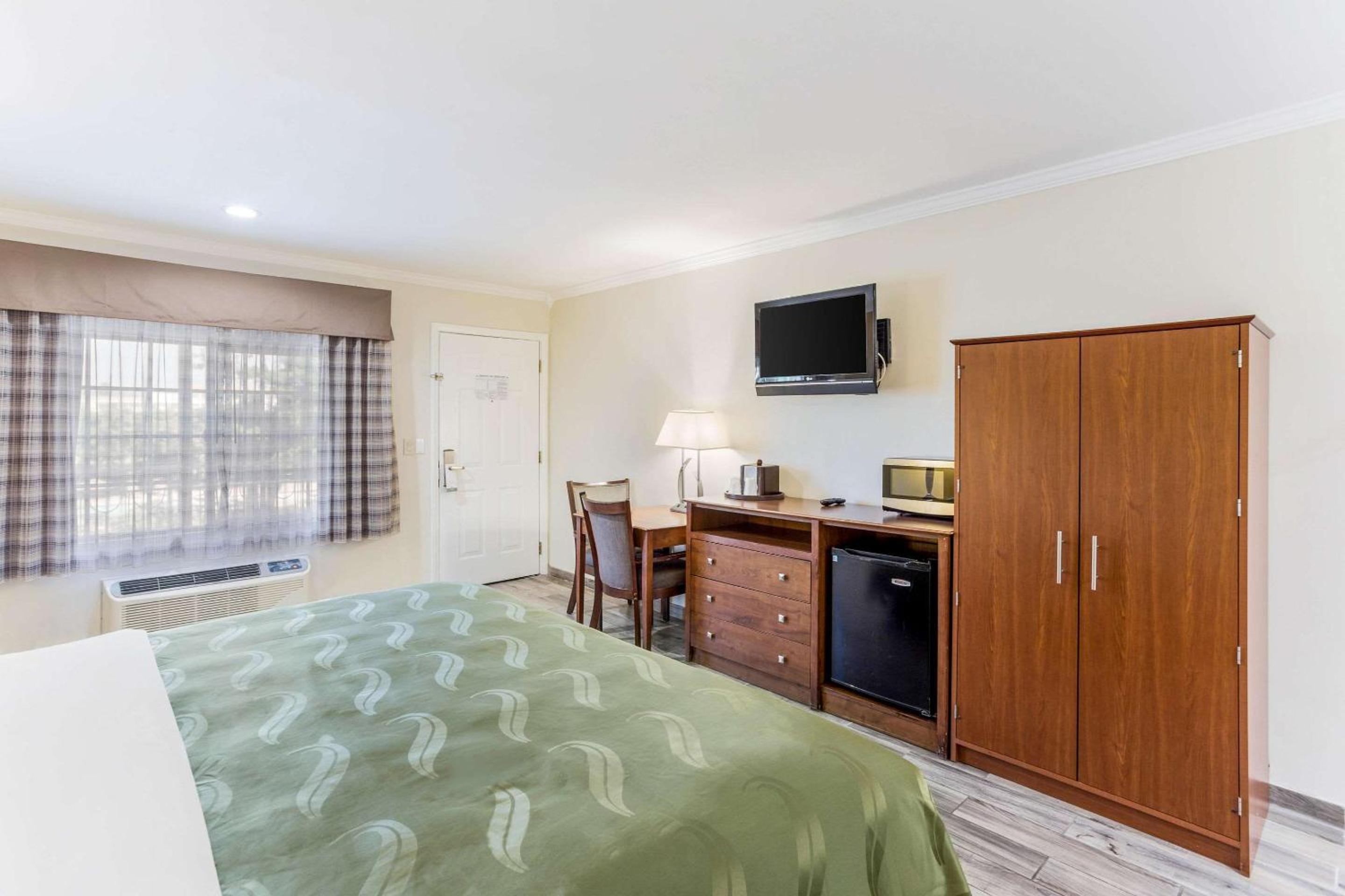King Room - Non-Smoking photo 3