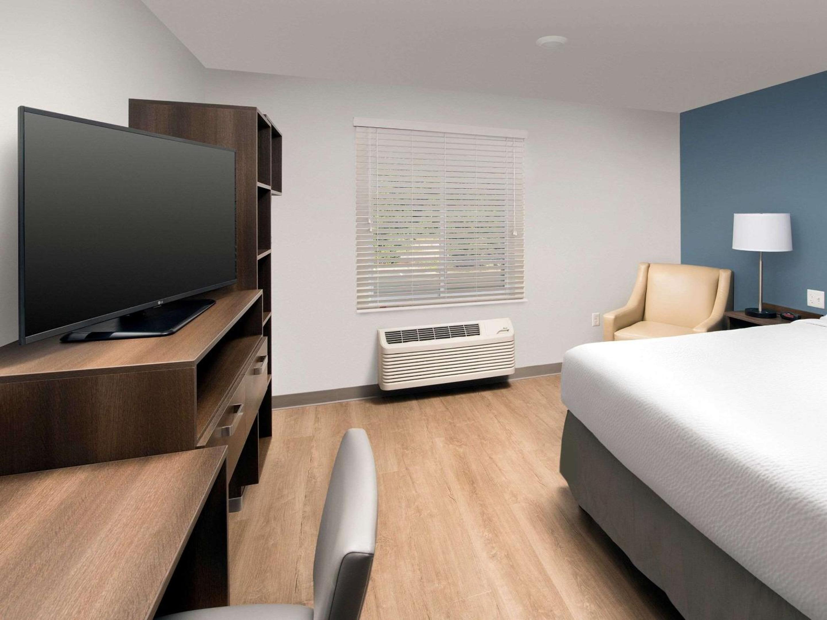 Queen Room - Accessible/Non-Smoking - Photo 2