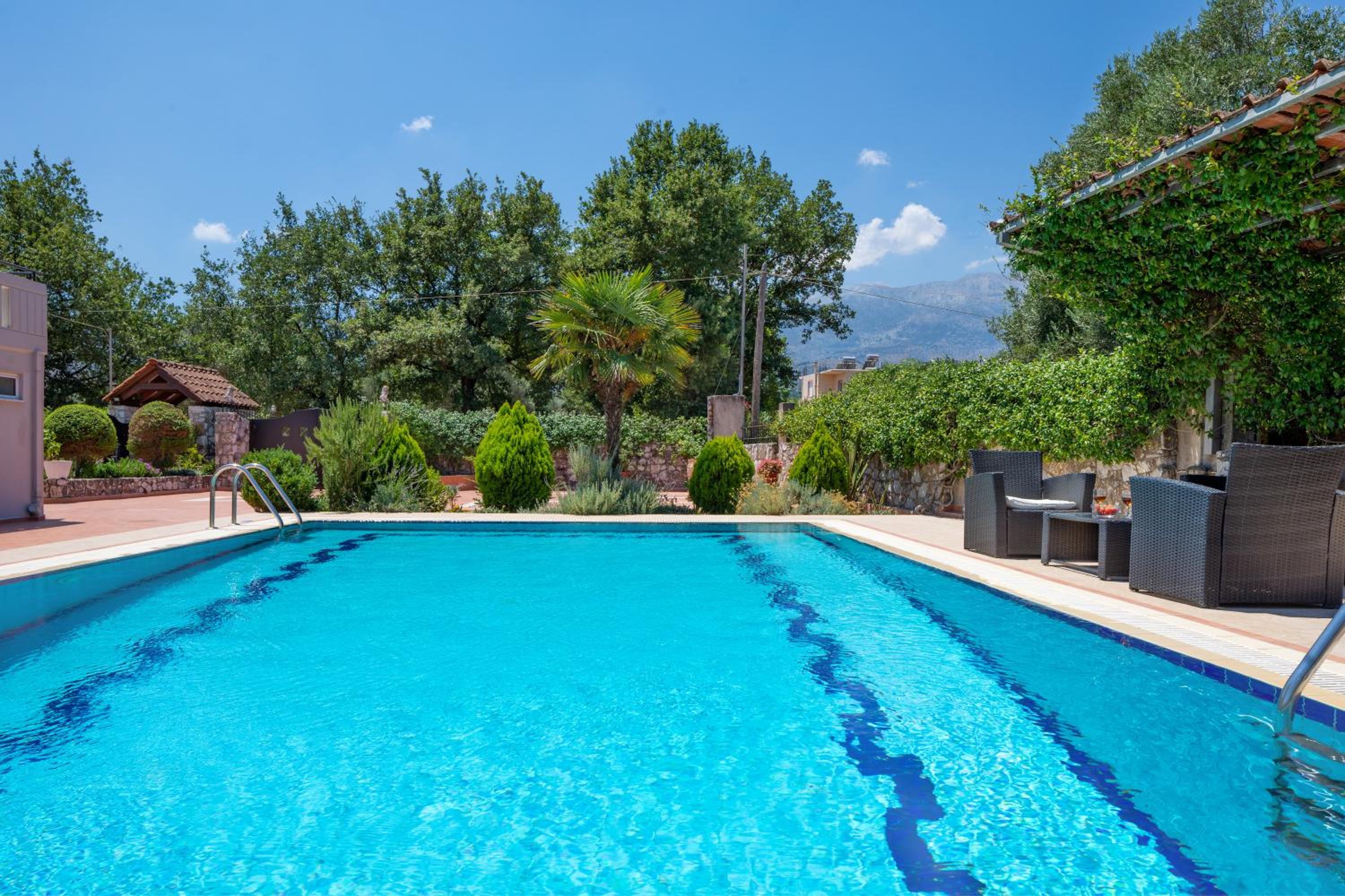 Four Bedroom Villa with Private Pool photo 3