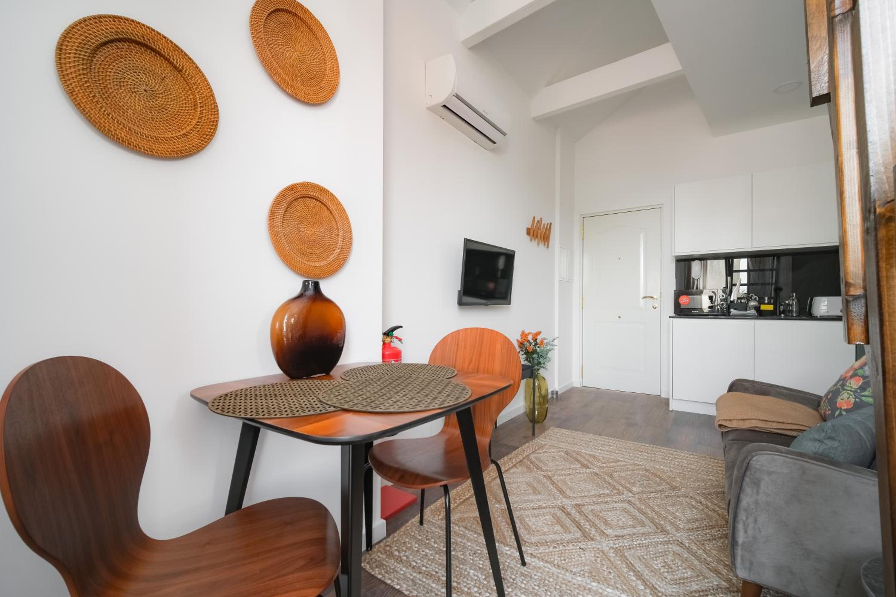 Apartment with Balcony - Photo 15