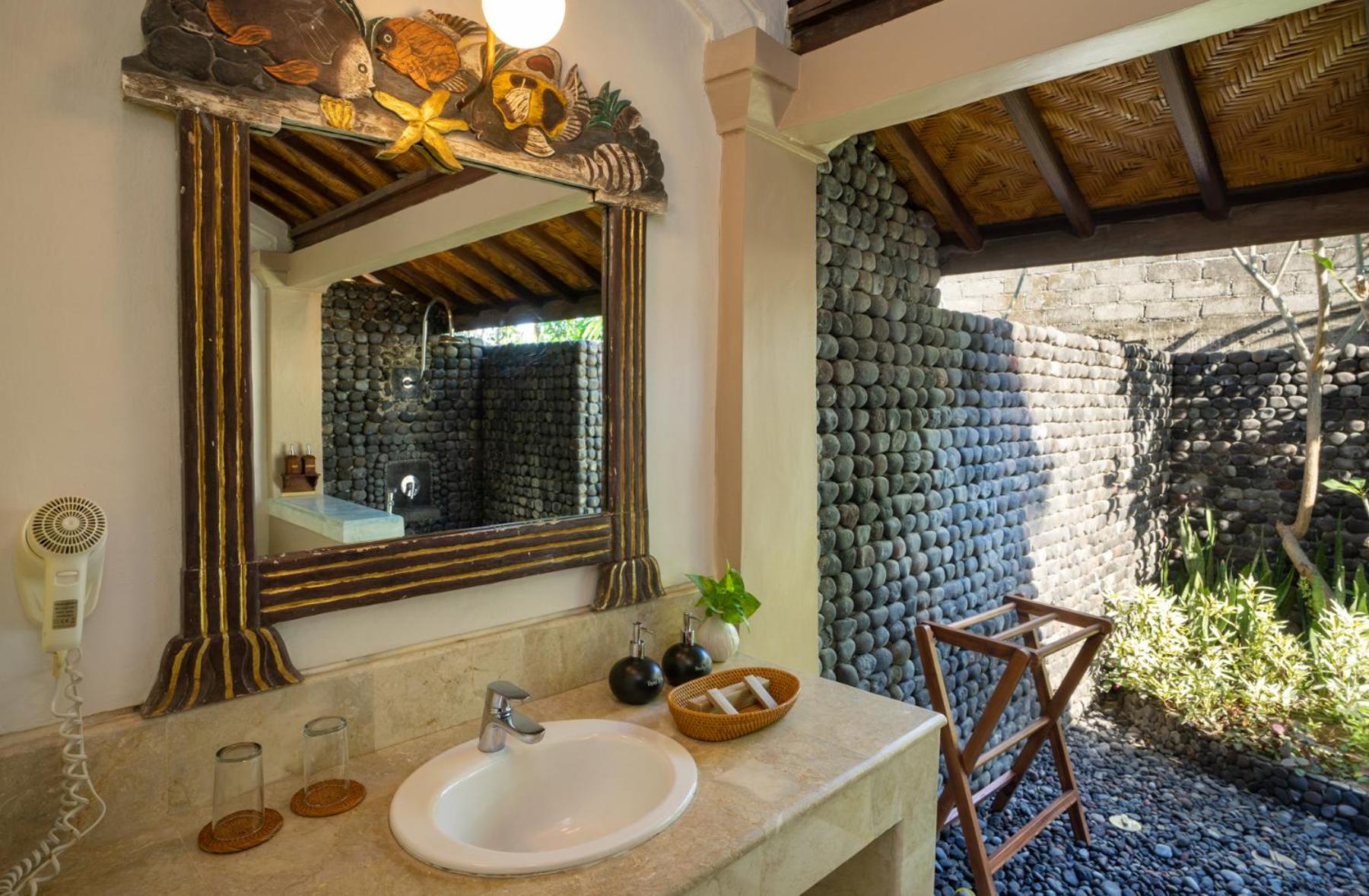 Standard Twin room with Patio photo 2