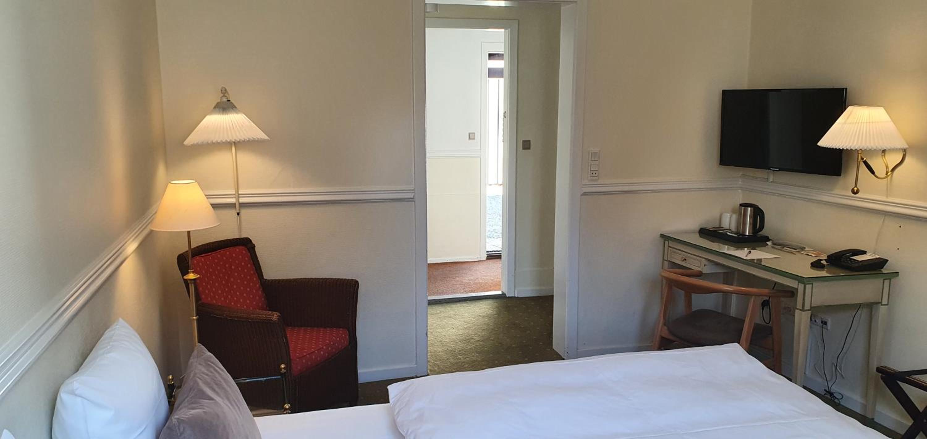 Standard Double Room - Photo 4