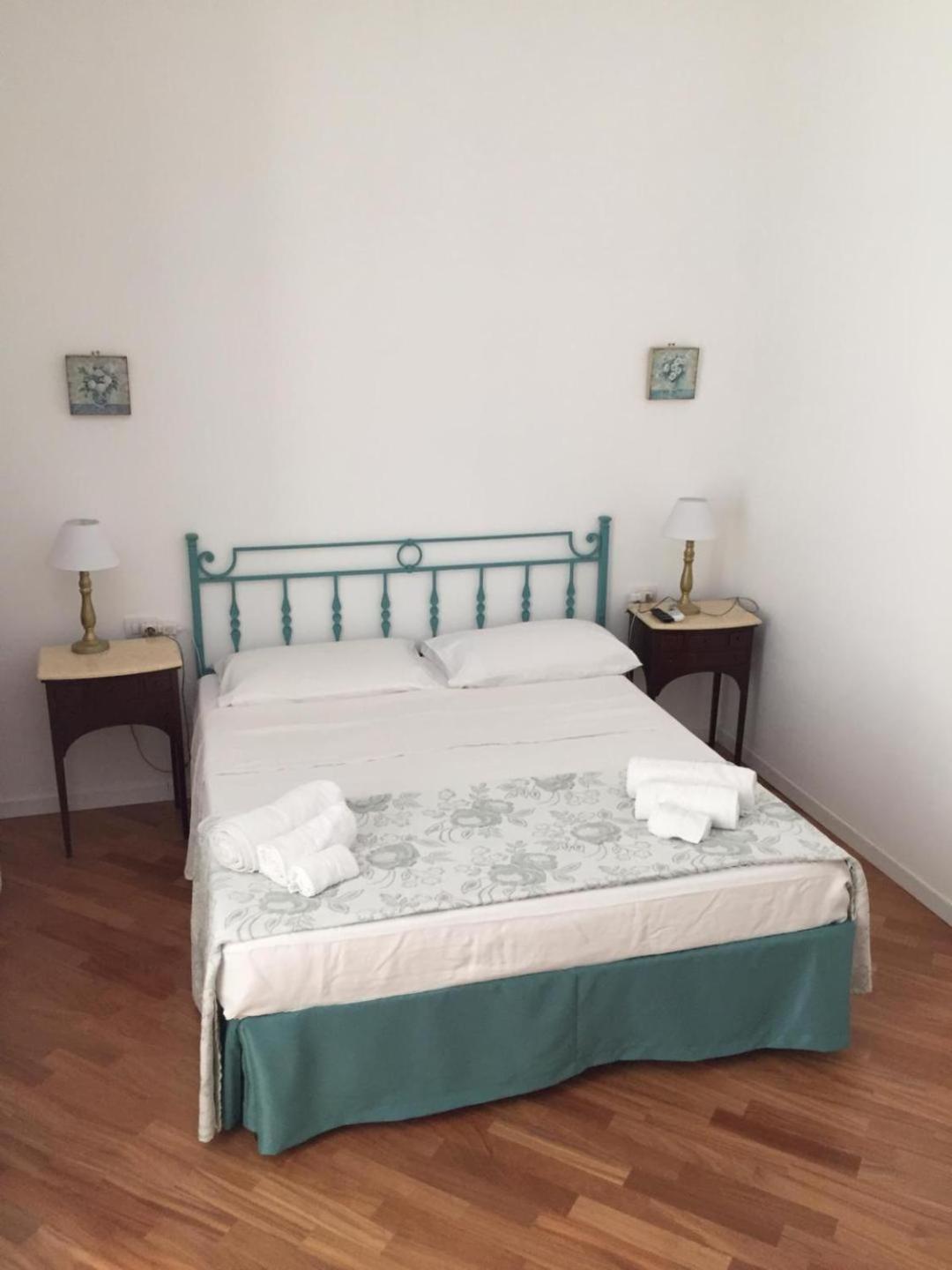 Double Room with Balcony - Photo 34