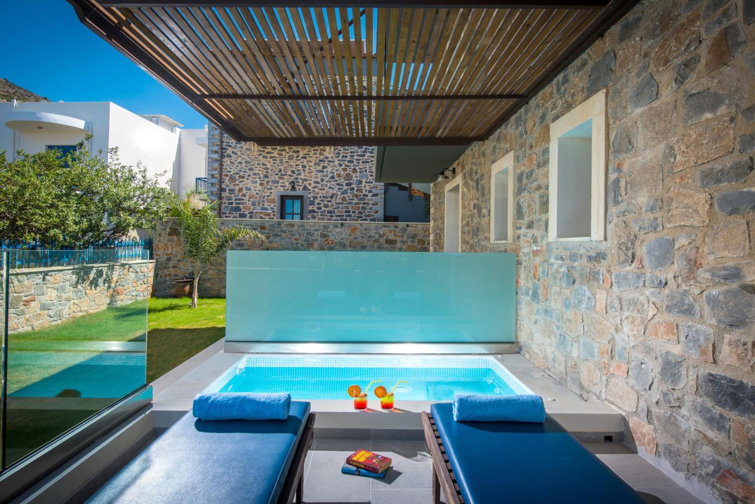 Double Room with Spa Bath photo 2
