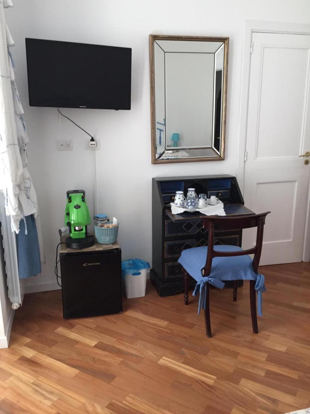 Double Room - Photo 7