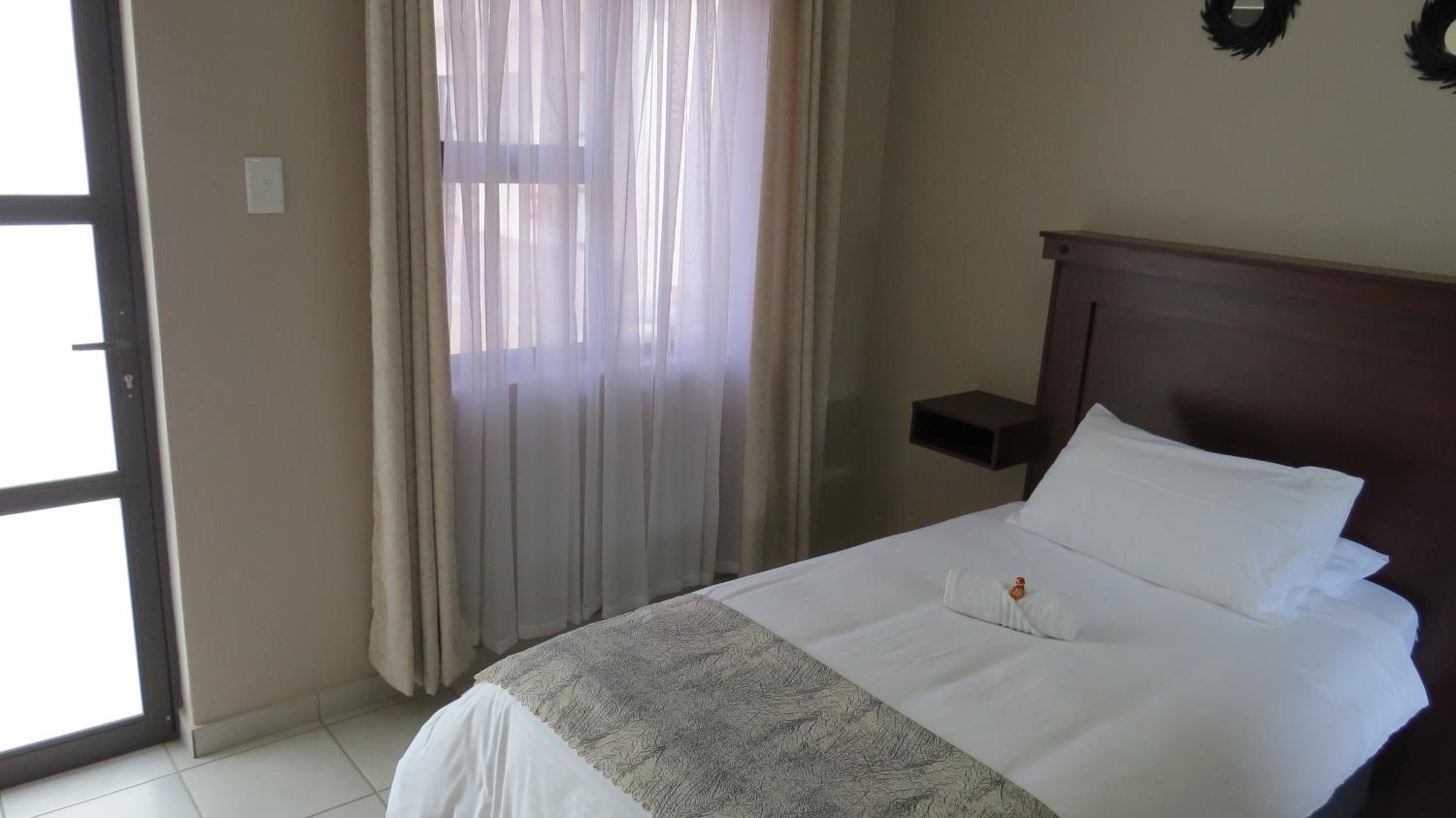 Single Room with Bathroom photo 1