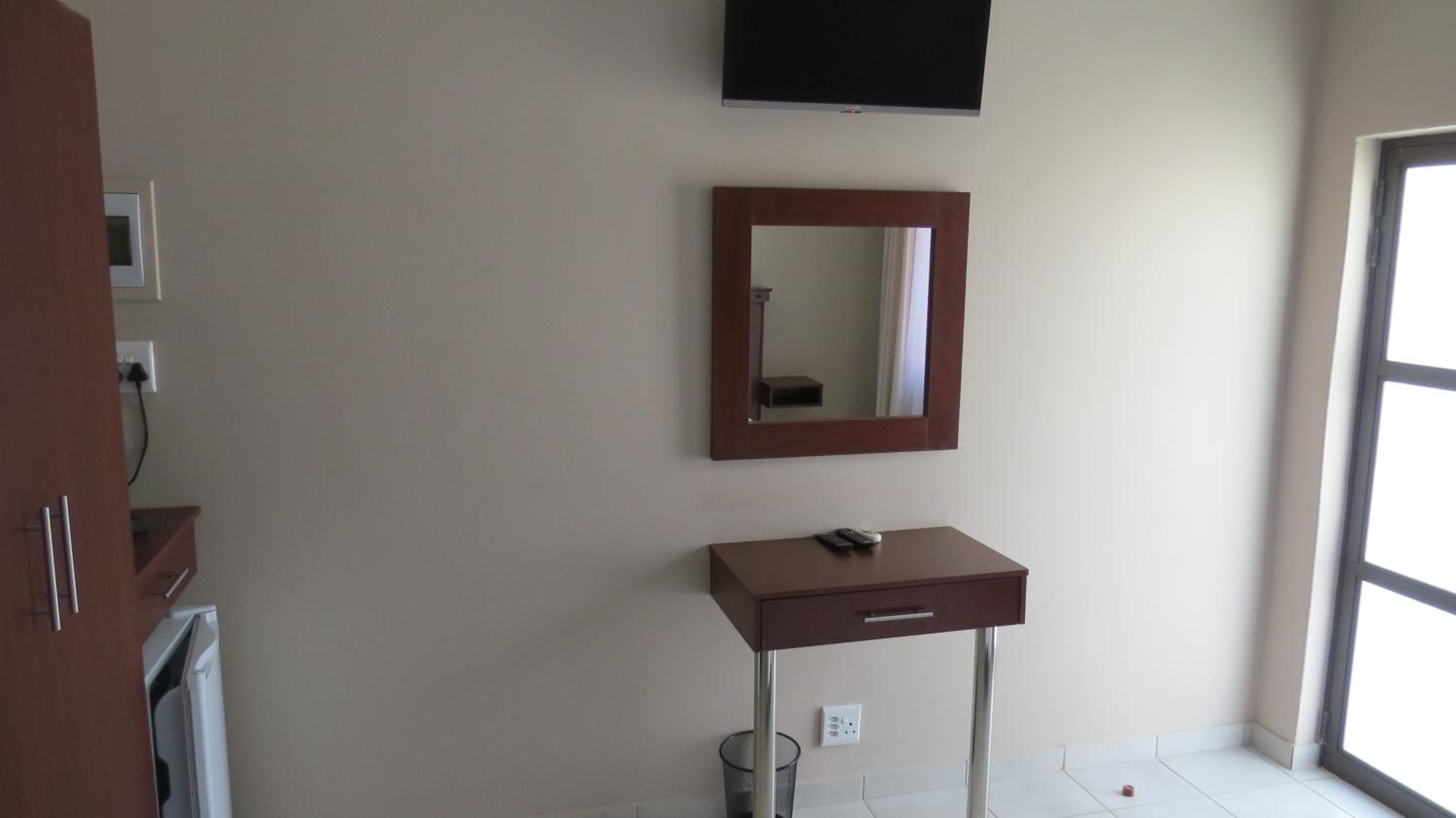 Single Room with Bathroom photo 2