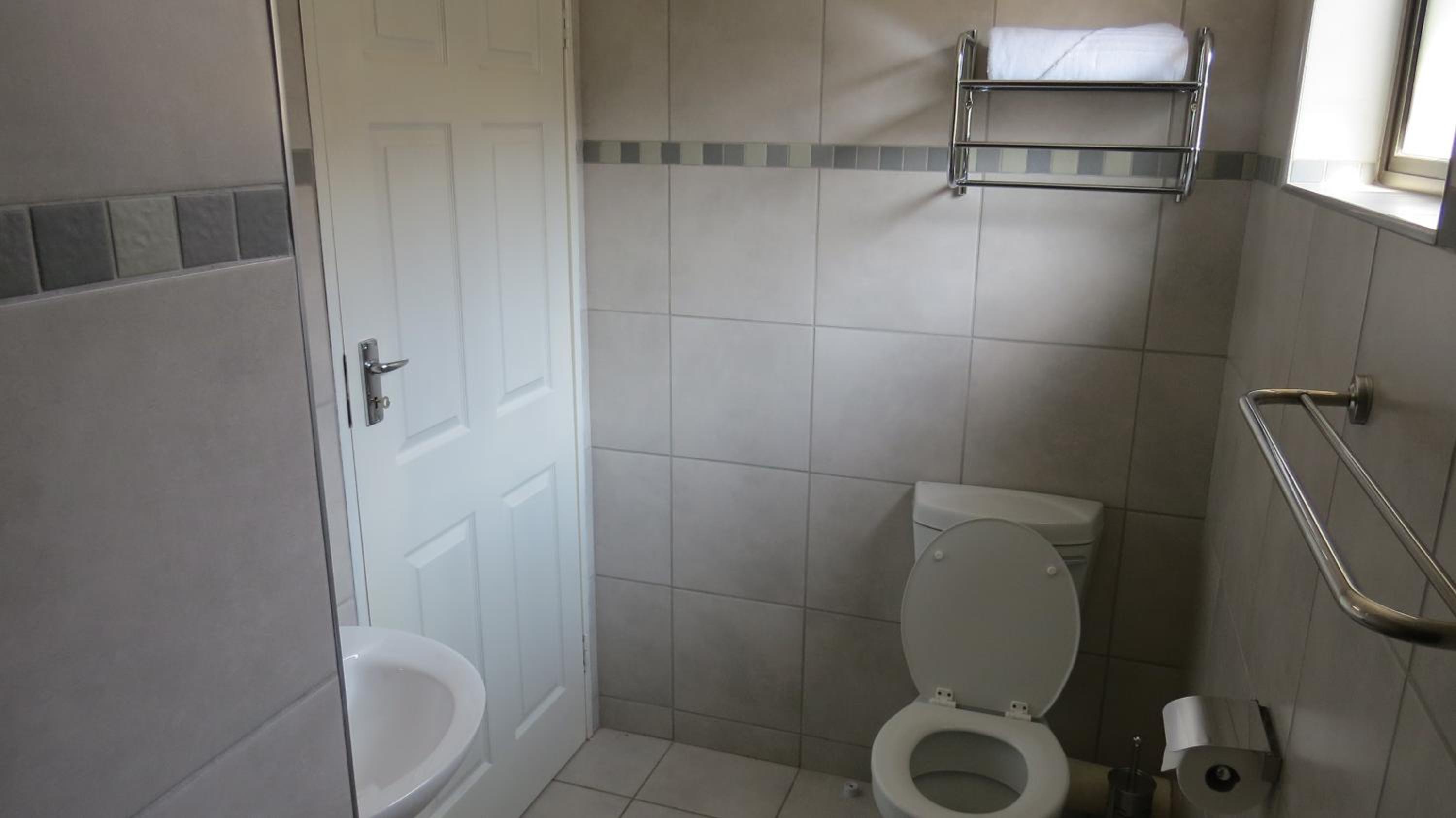 Single Room with Bathroom photo 3