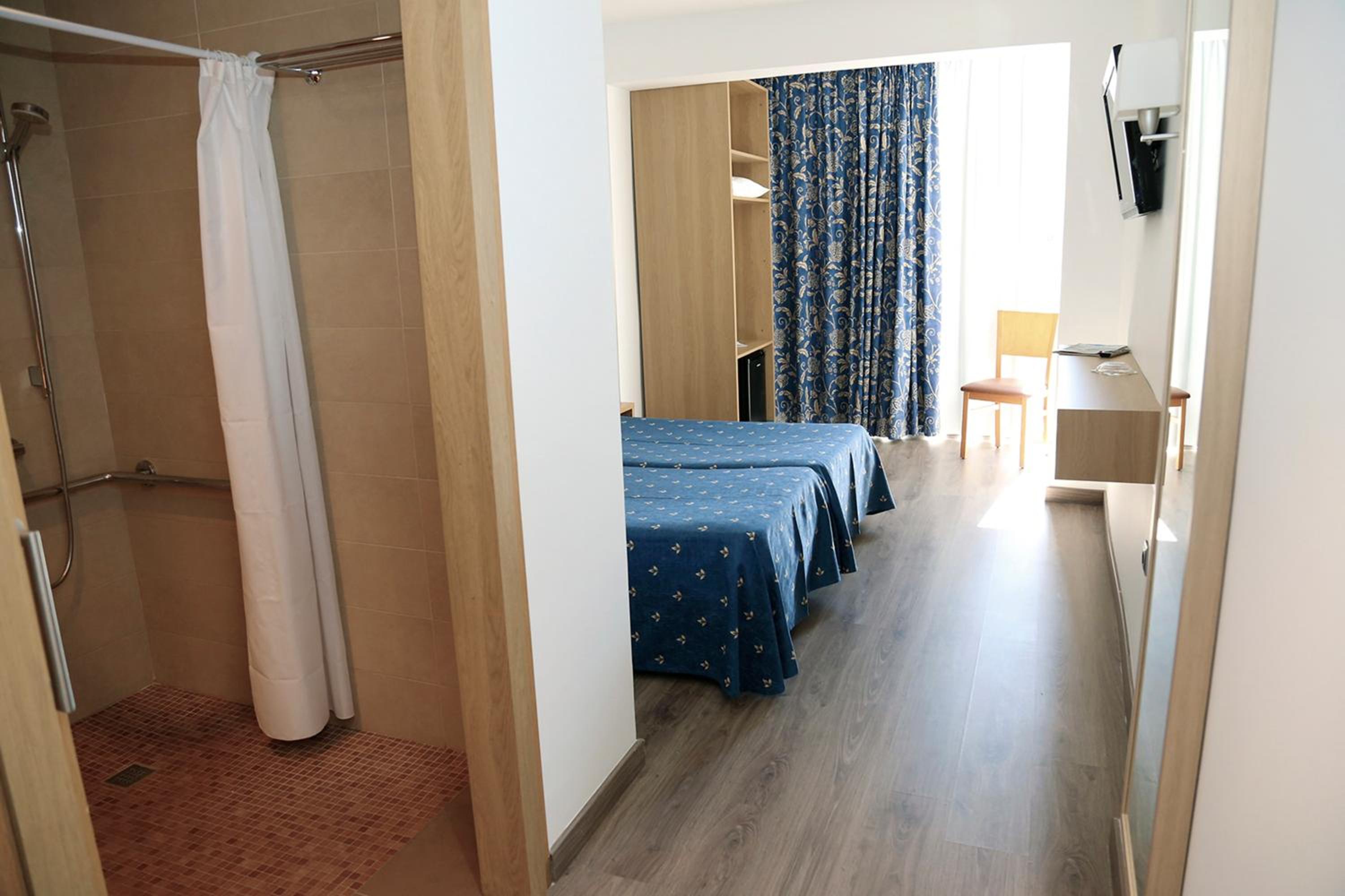 Double Room - Disability Access photo 3