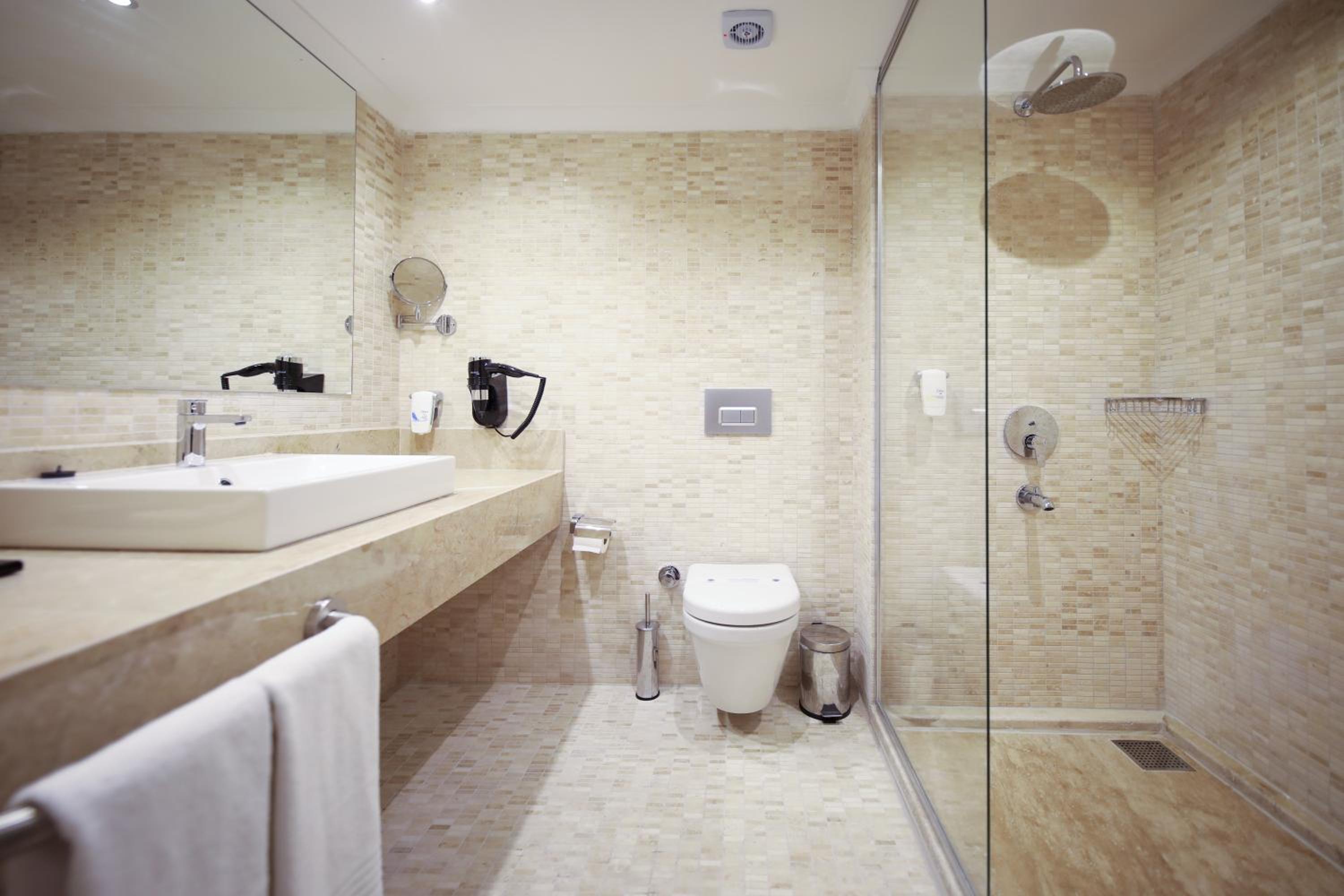 Deluxe Double or Twin Room with Balcony and Sea View photo 3
