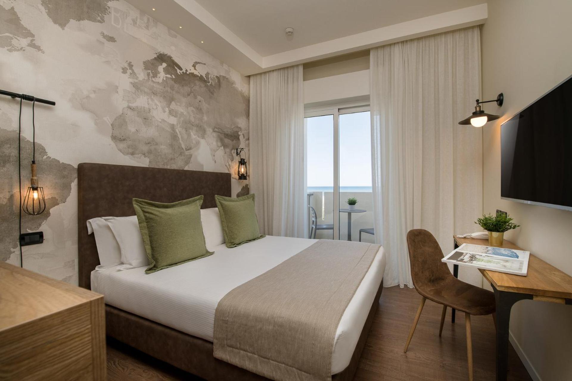 Executive Suite - Photo 1