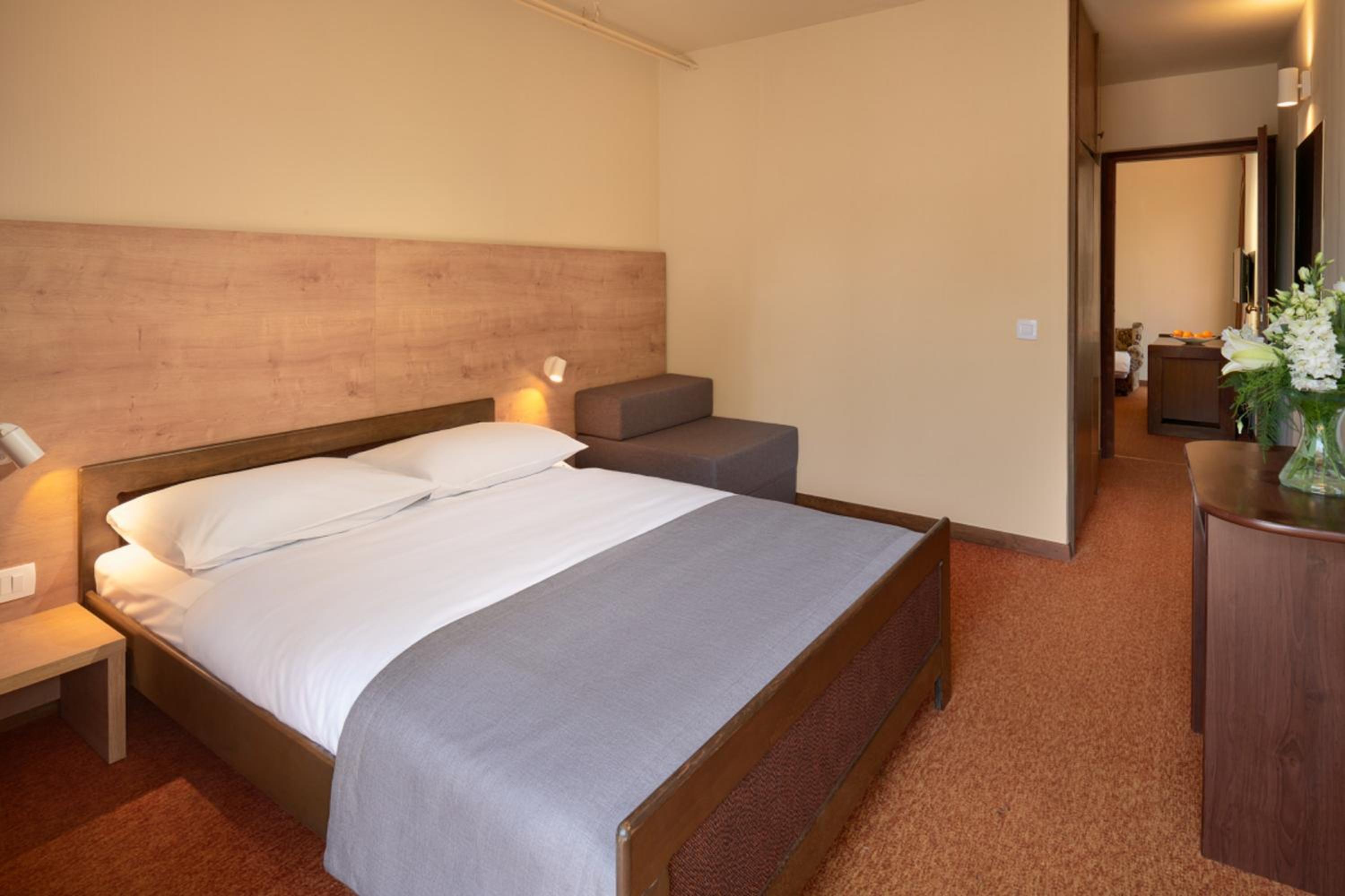 Room for 2+2