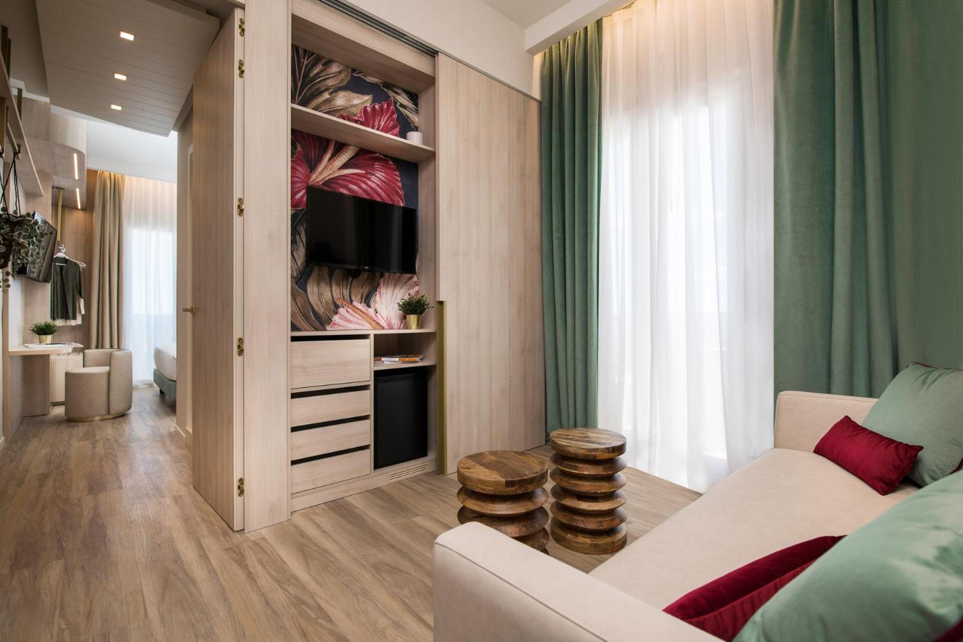 Superior Suite - Photo 9