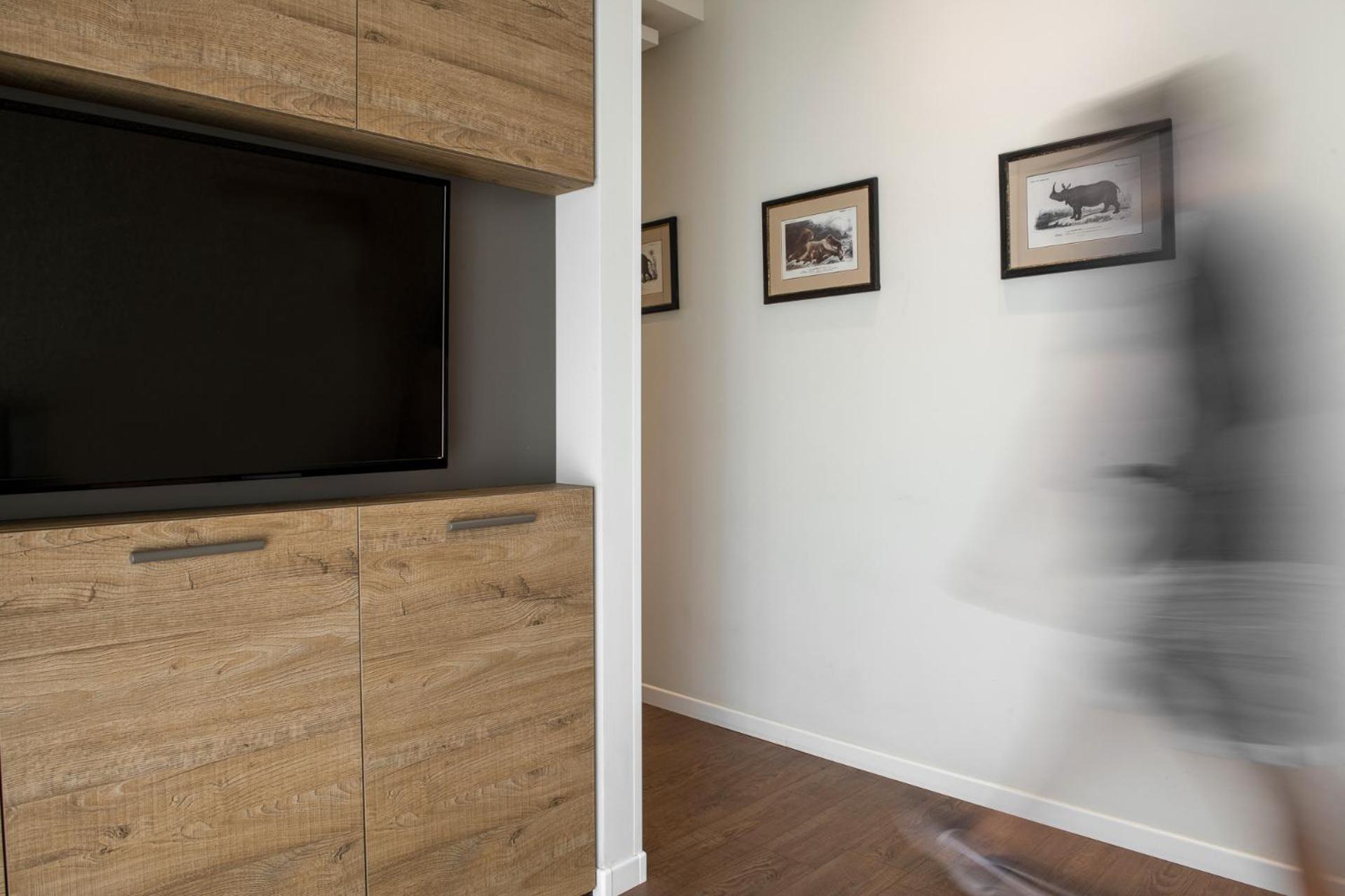Executive Suite - Photo 3