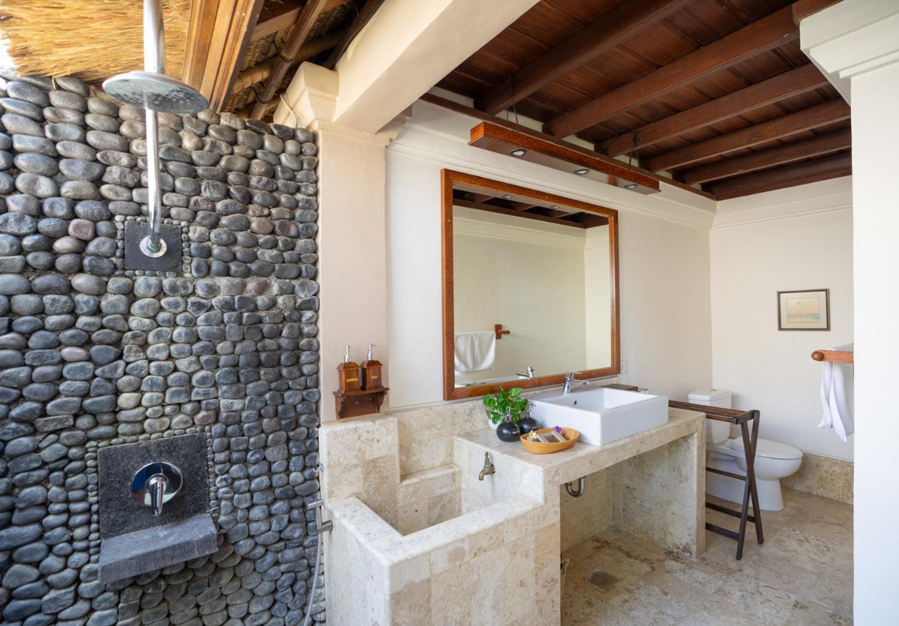 Standard Twin room with Patio photo 3