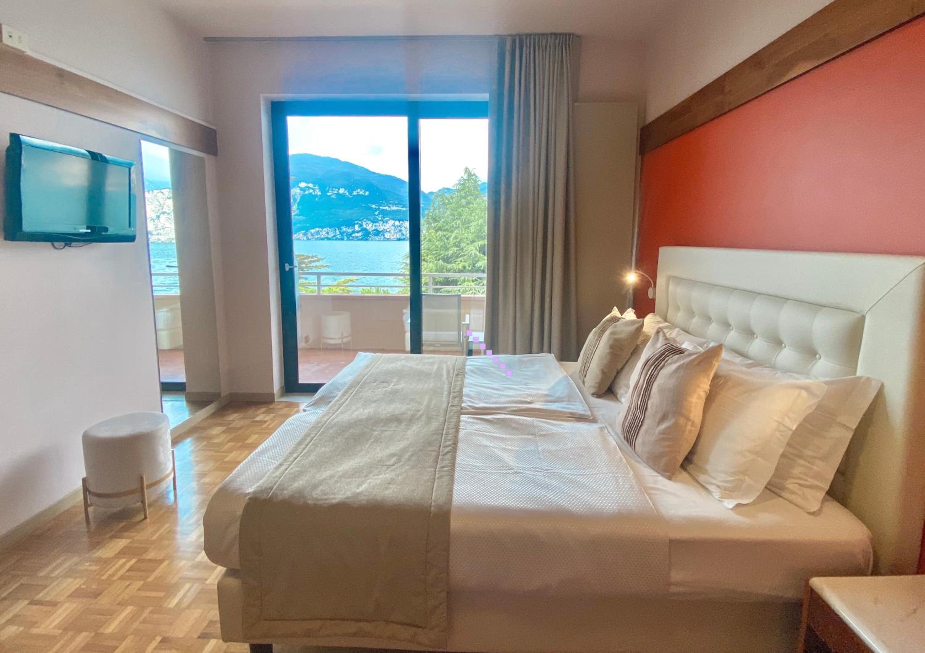 Superior Double or Twin Room with Lake View - Photo 5
