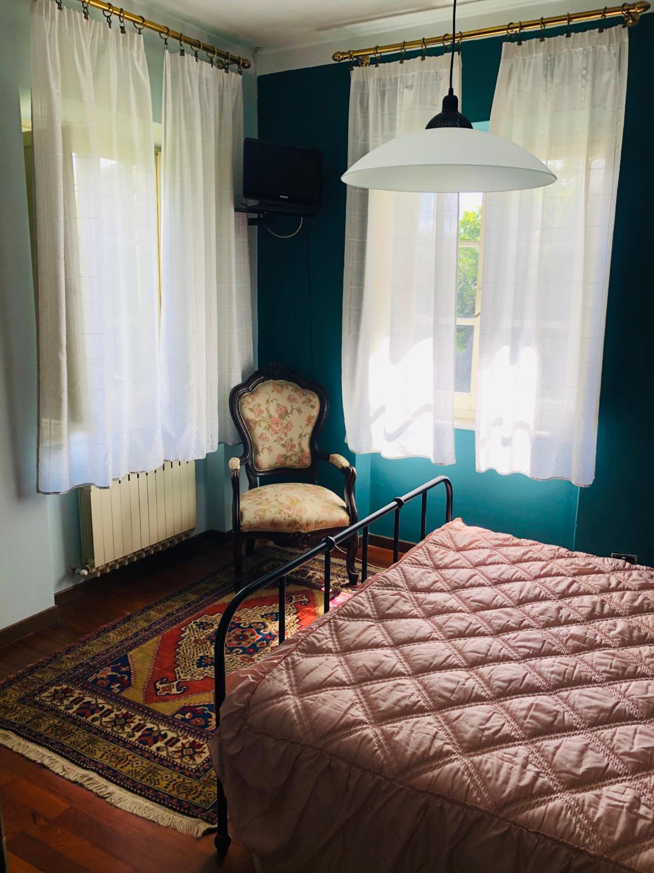 Double Room with Private Bathroom - Photo 2