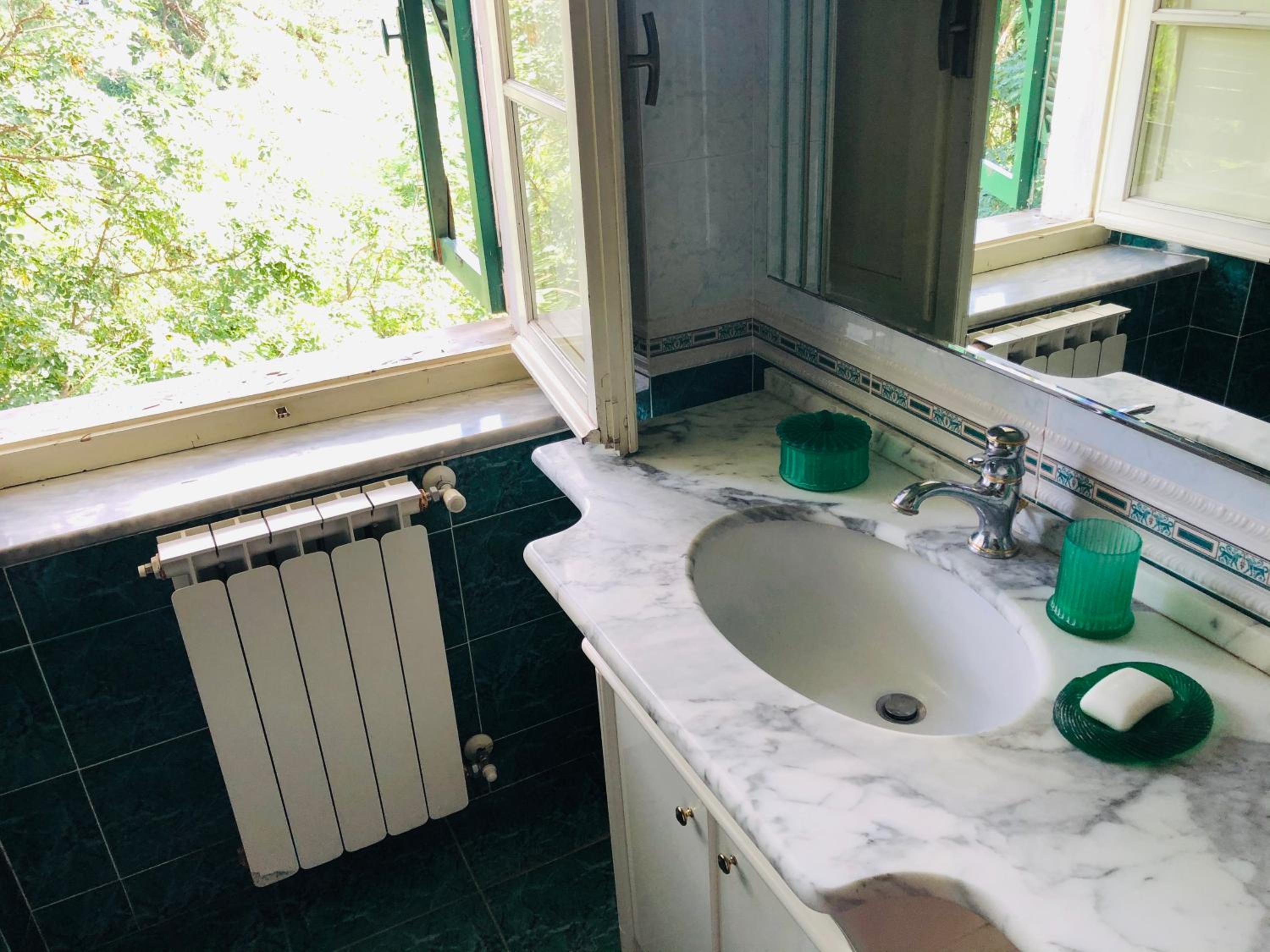 Double Room with Private Bathroom - Photo 7