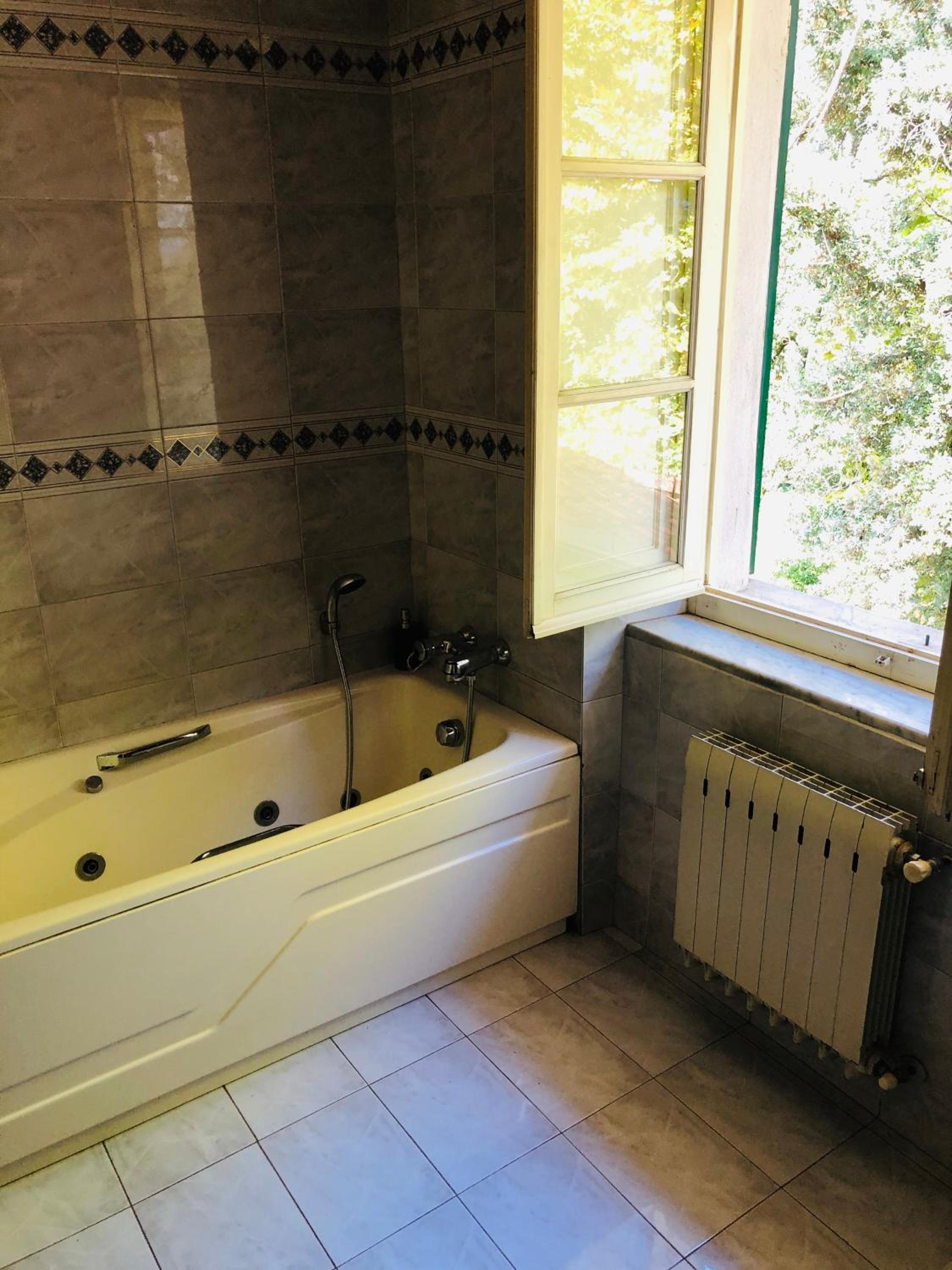 Triple Room with Private Bathroom - Photo 2