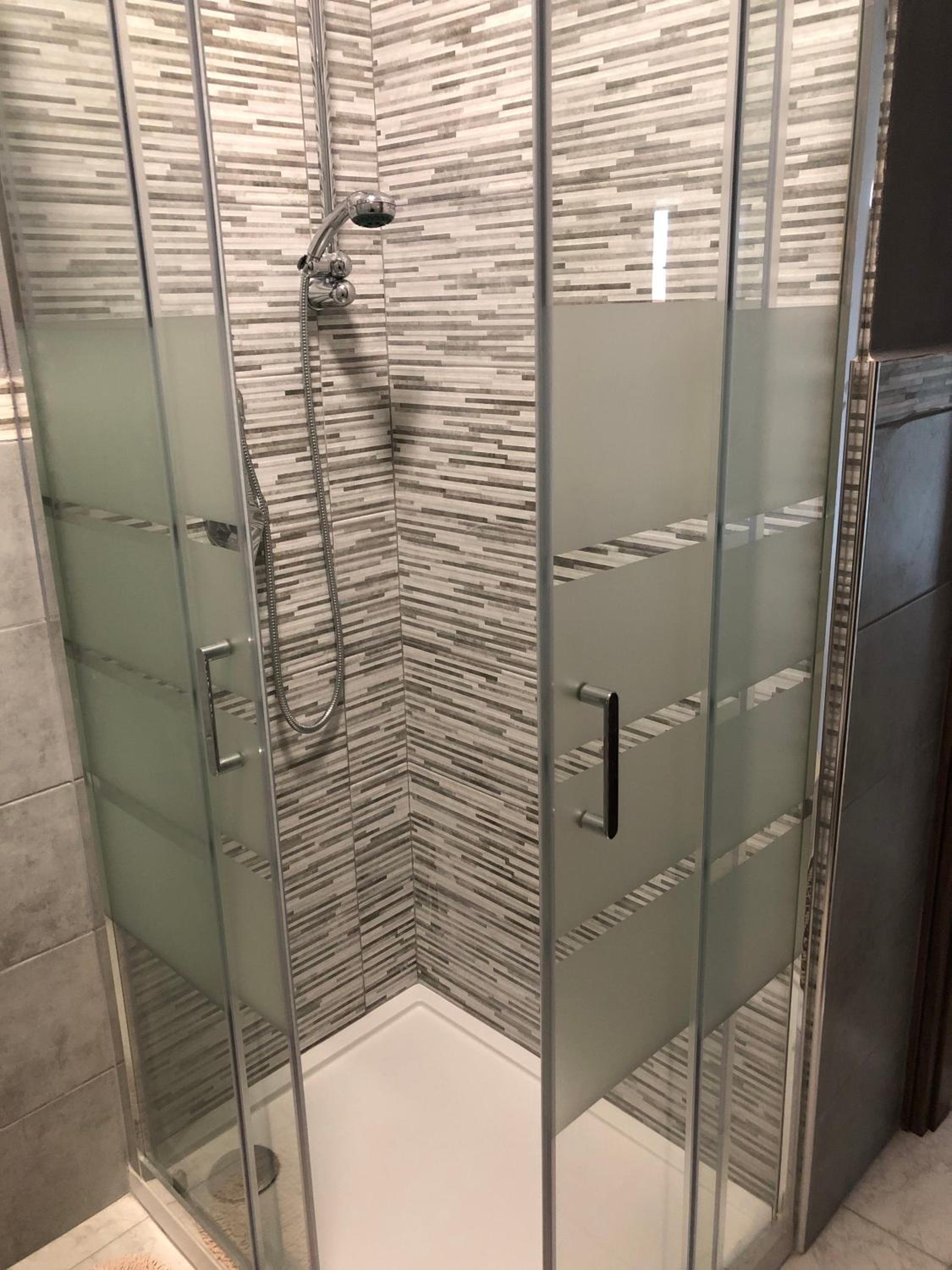 Twin Room with Private Bathroom - Photo 4
