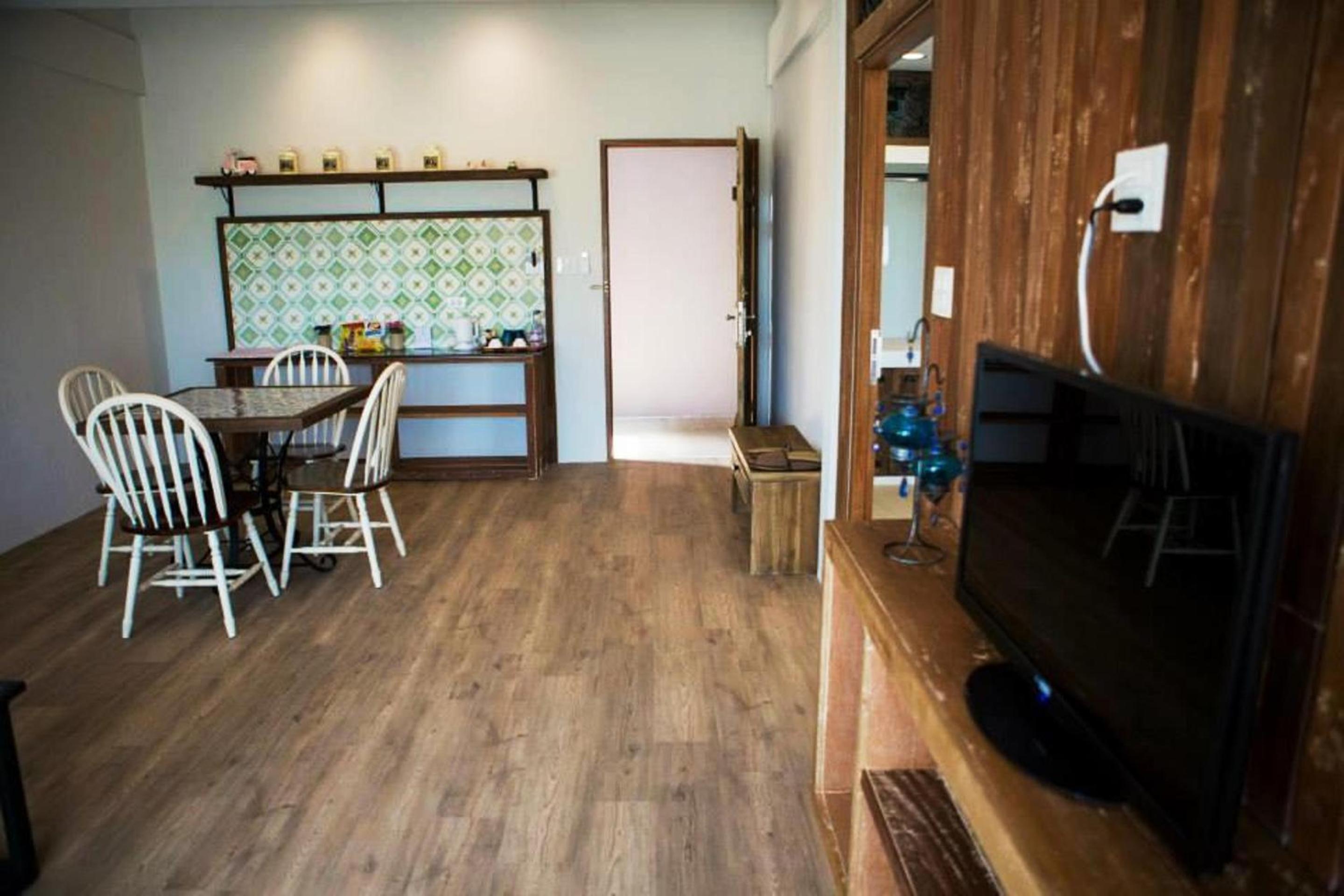 Suite - Photo 10