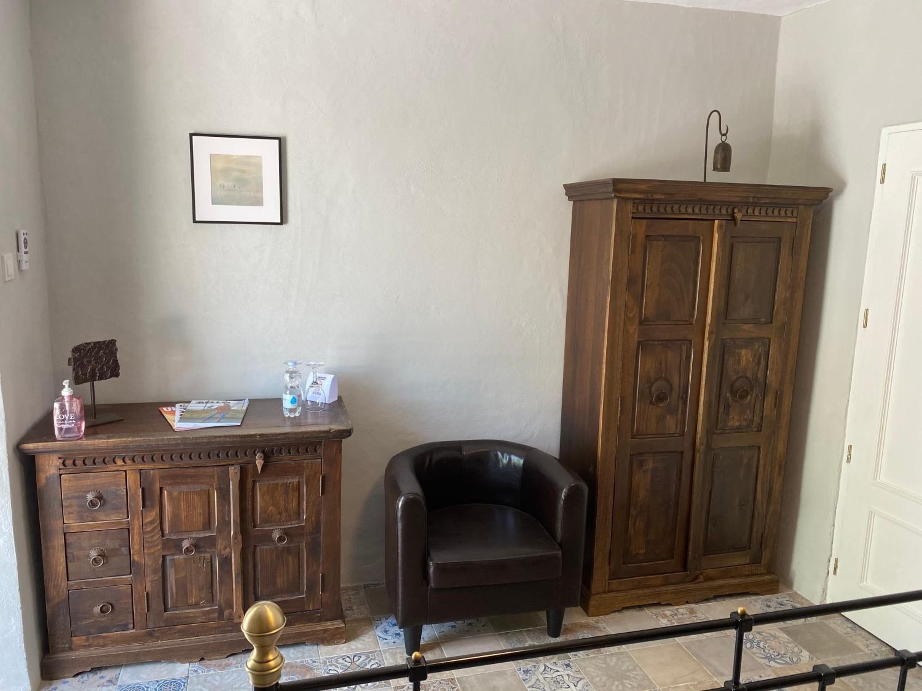 Deluxe King Room - Photo 2