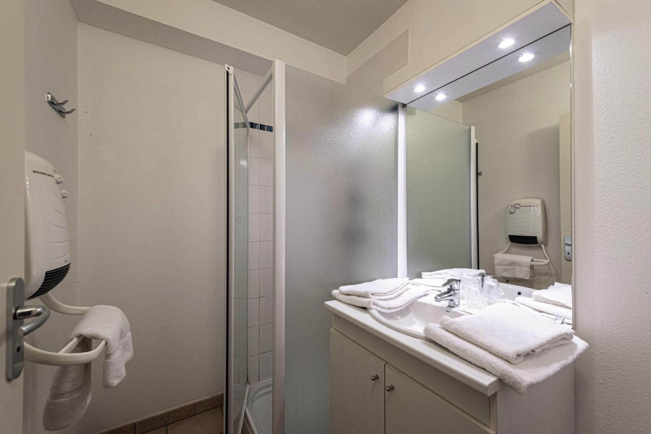 Privilege Studio (3 Adults) - Photo 3
