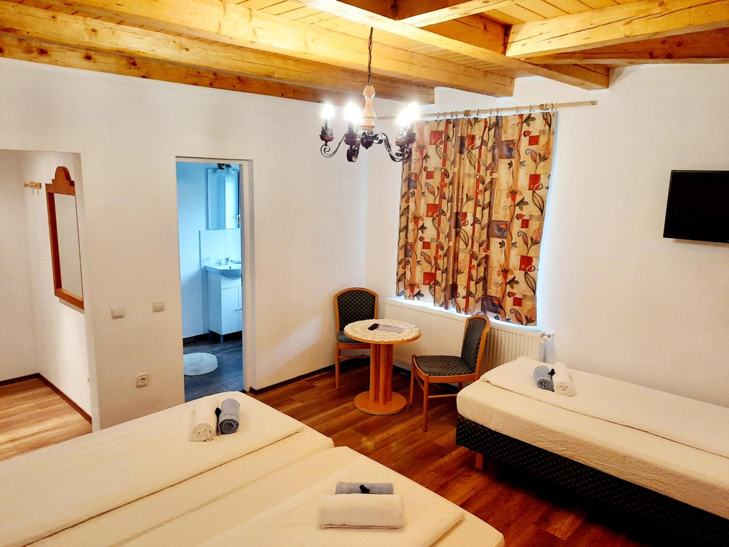 Triple Room with Private Bathroom - Photo 1