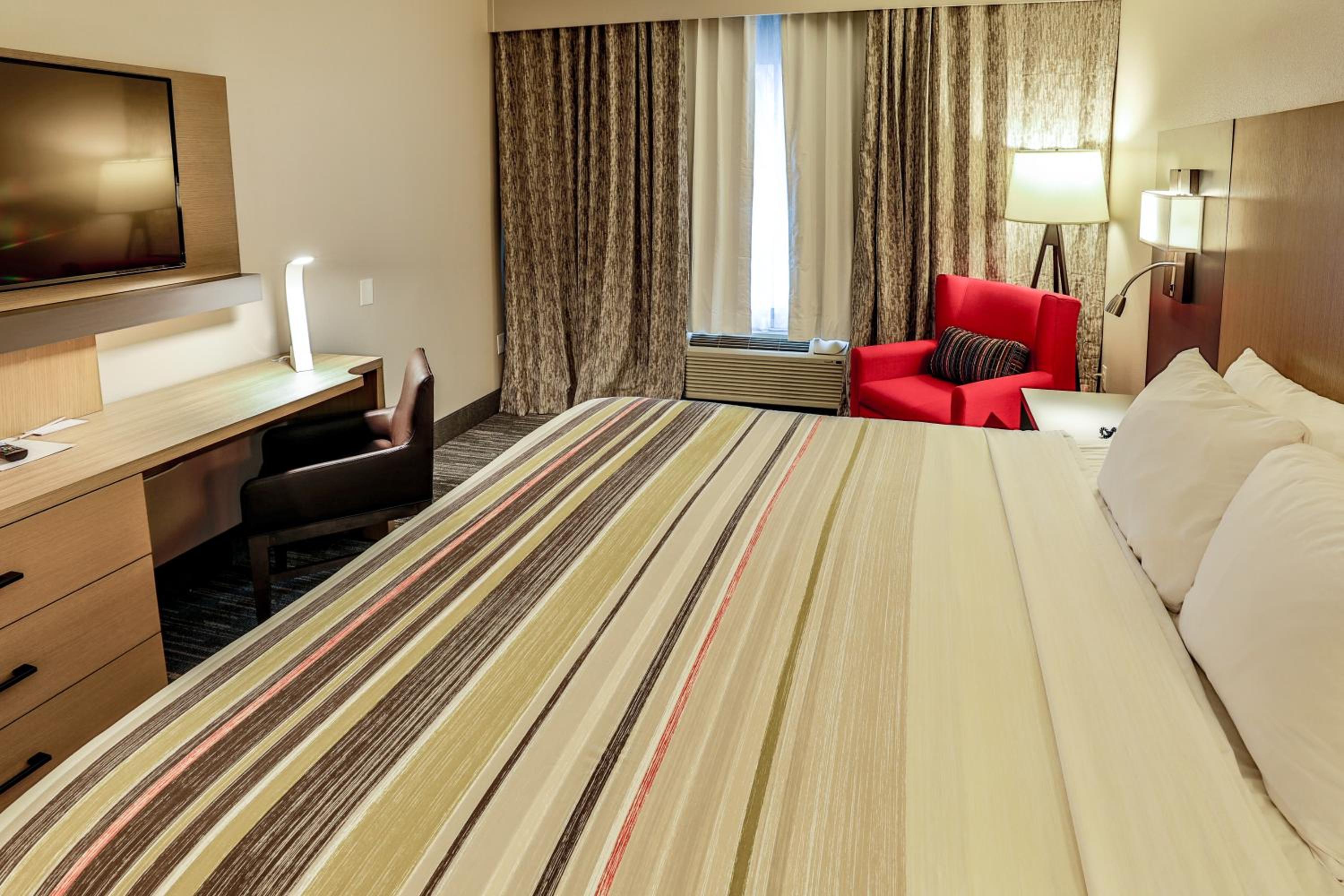 King Room - Non-Smoking - Photo 5