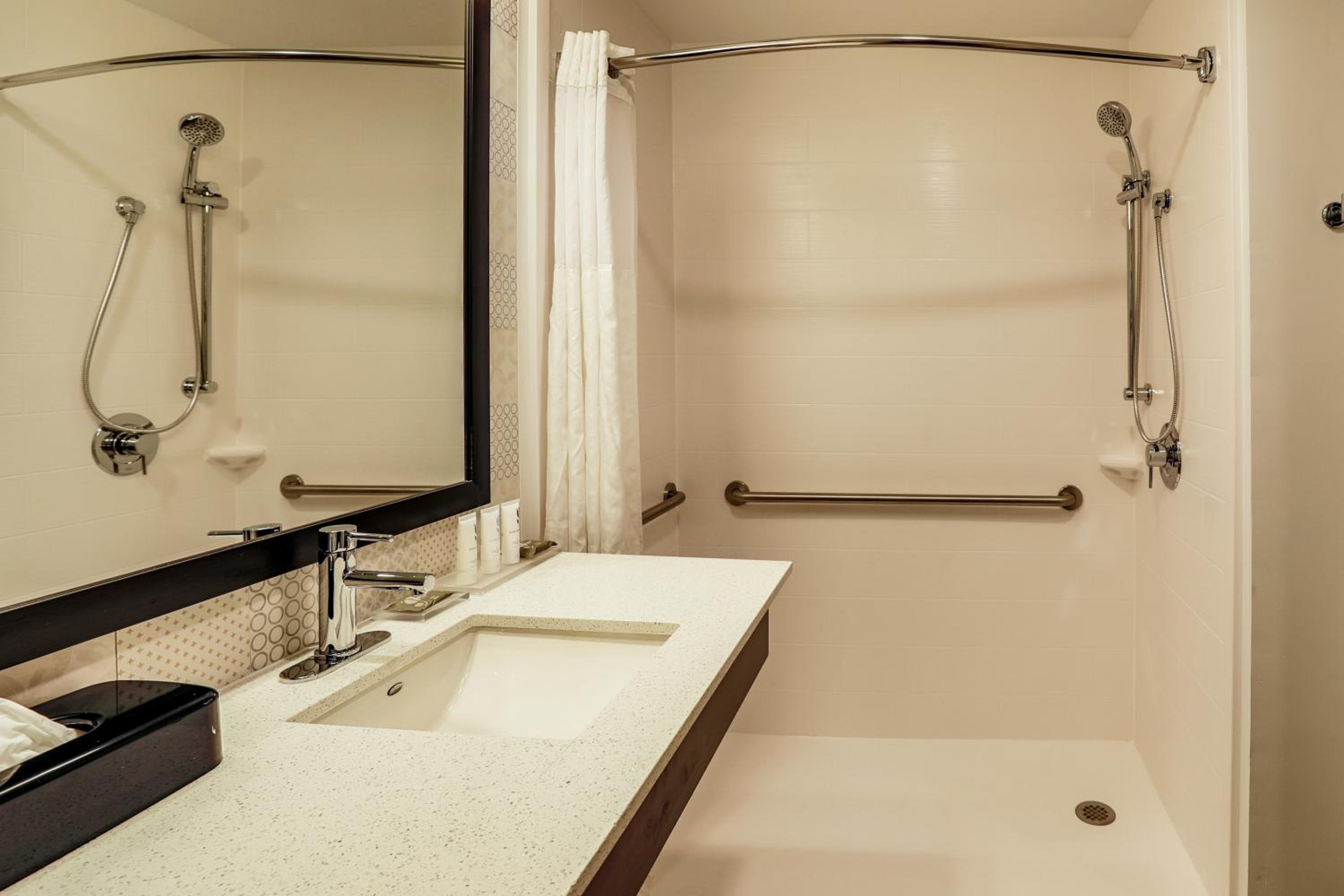 King Room - Disability Access/Non-Smoking - Photo 8