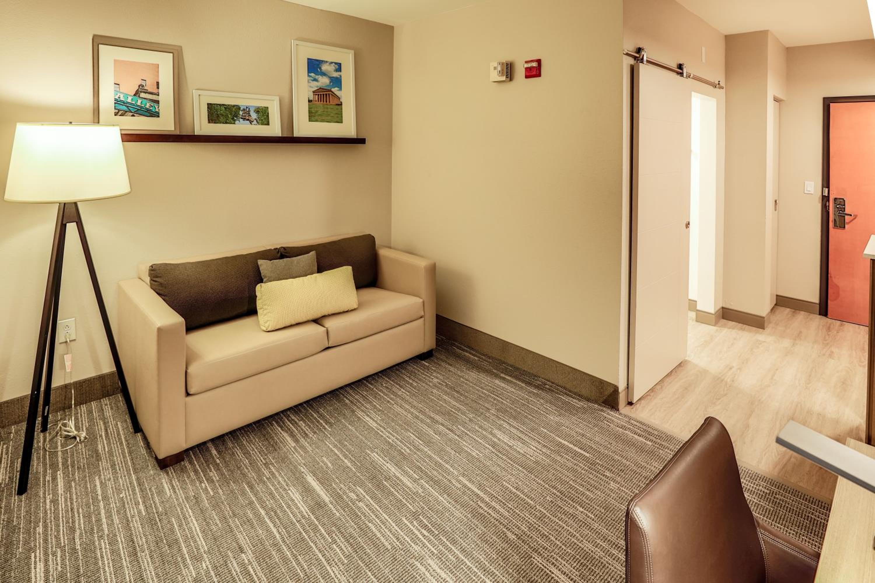 King Studio Suite - Non-Smoking - Photo 2