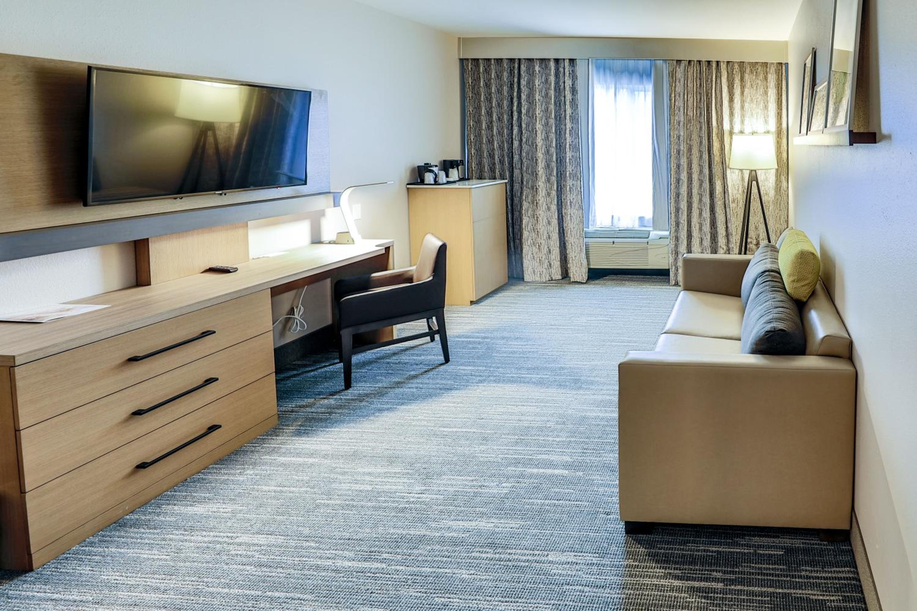 King Suite - Disability Access/Non-Smoking - Photo 6
