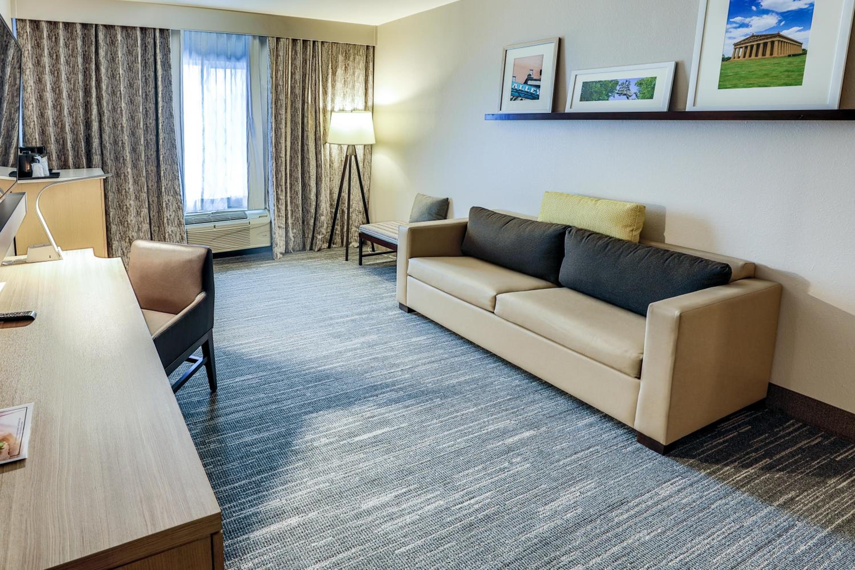 King Suite - Disability Access/Non-Smoking - Photo 3
