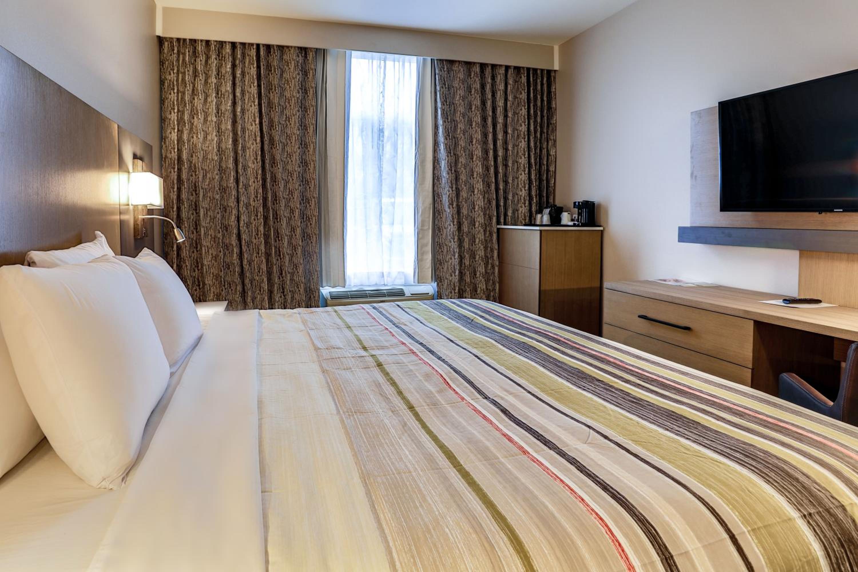 King Room - Non-Smoking - Photo 6