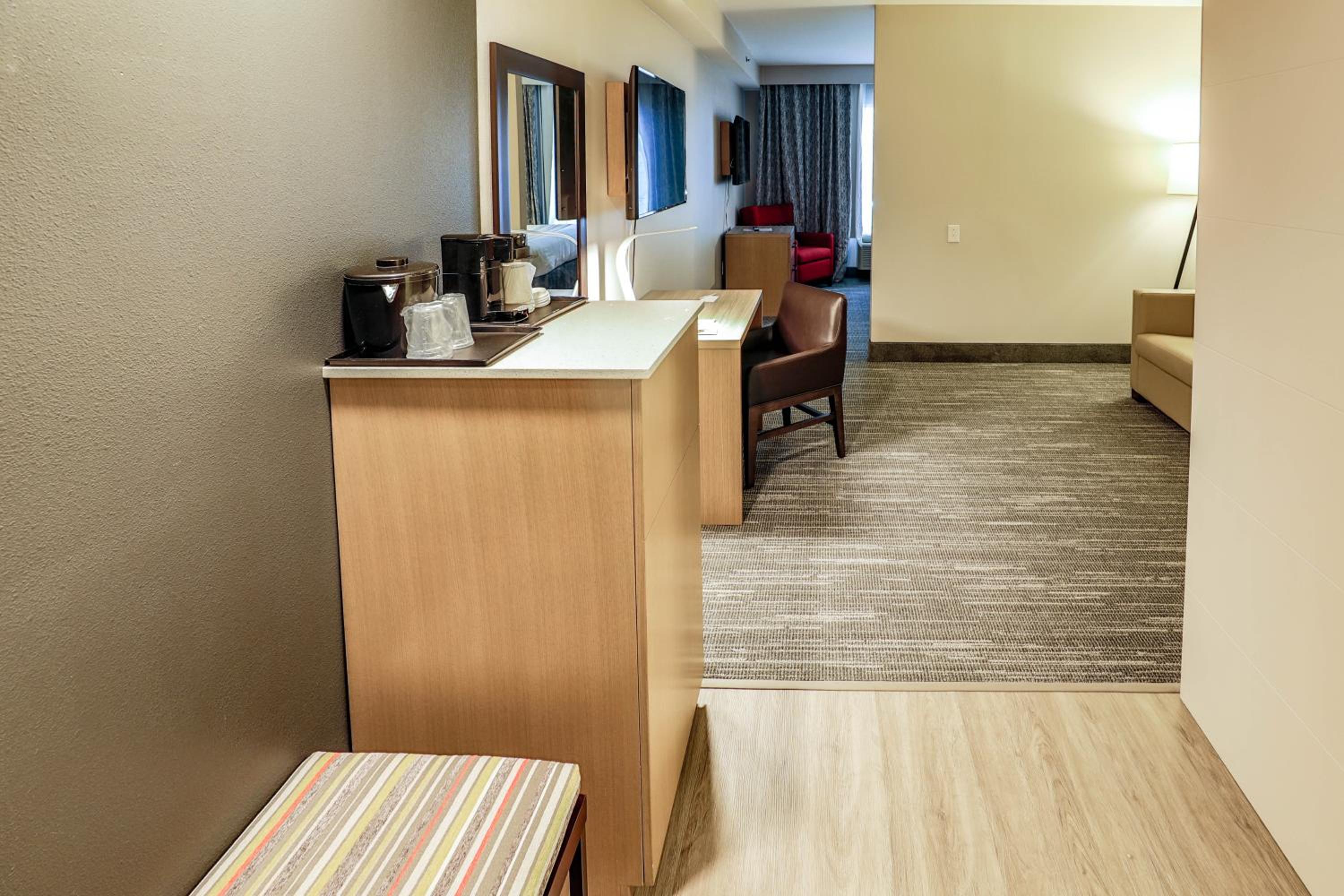 King Studio Suite - Non-Smoking - Photo 6