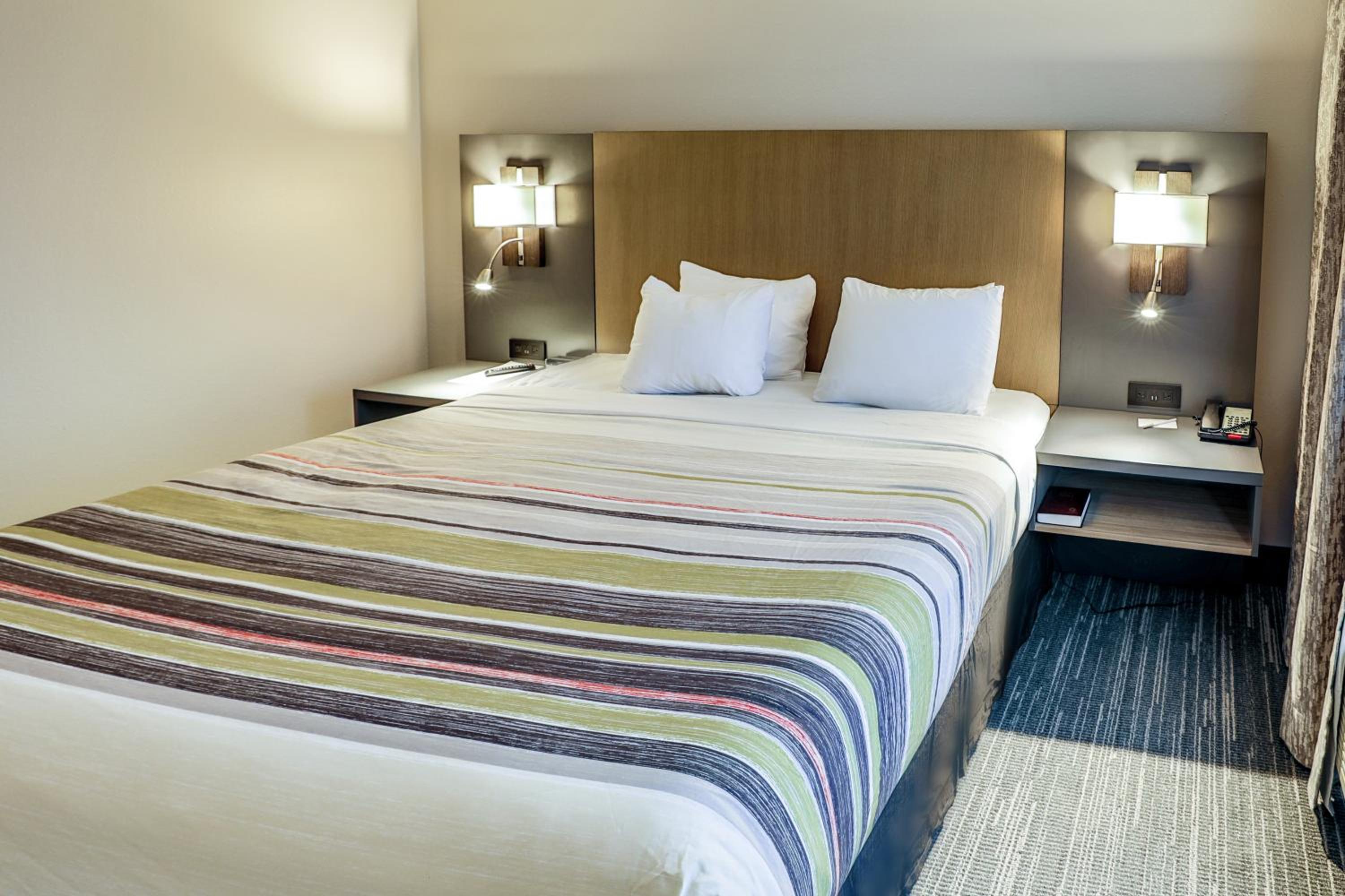 King Suite - Disability Access/Non-Smoking - Photo 5