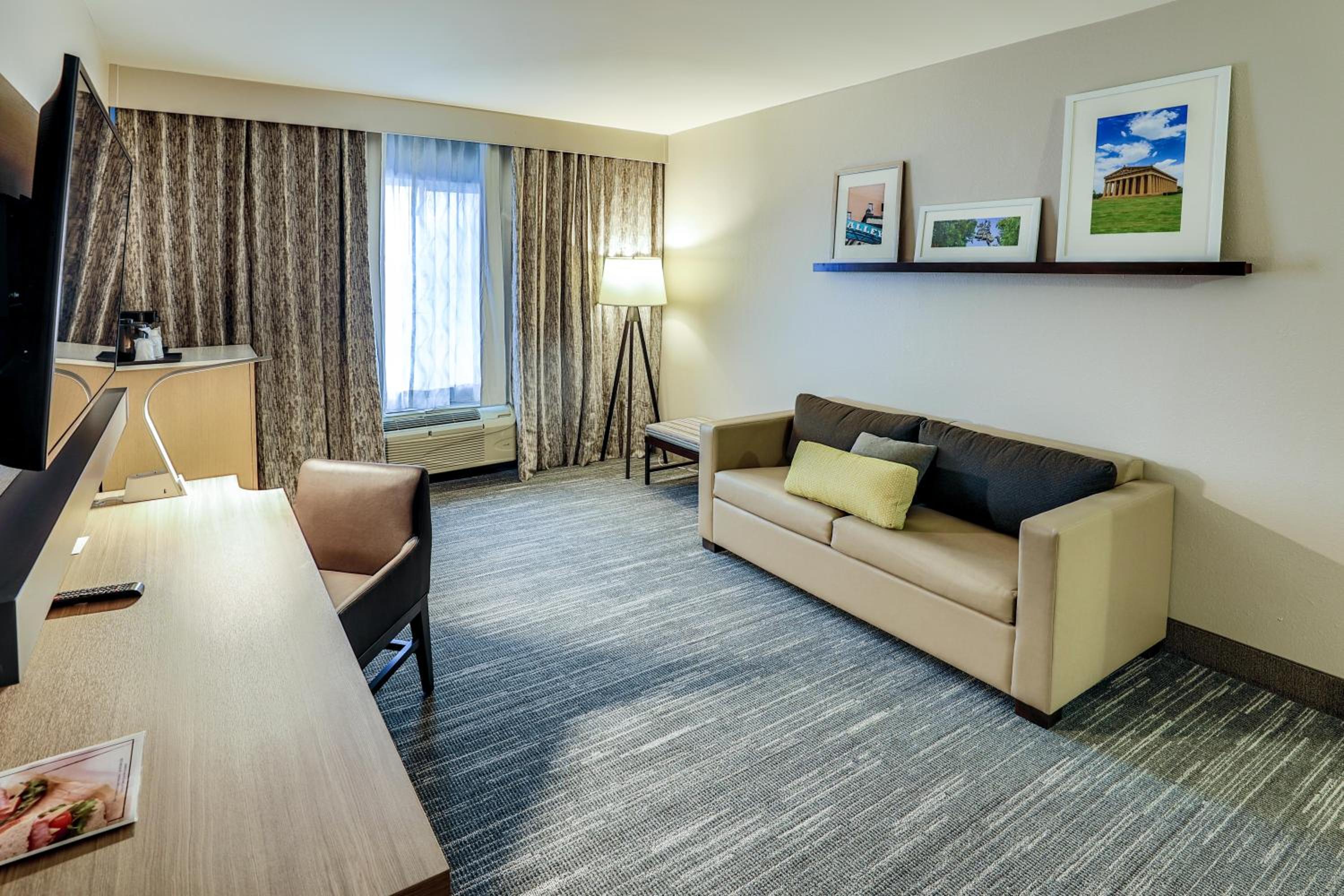 King Suite - Disability Access/Non-Smoking - Photo 9