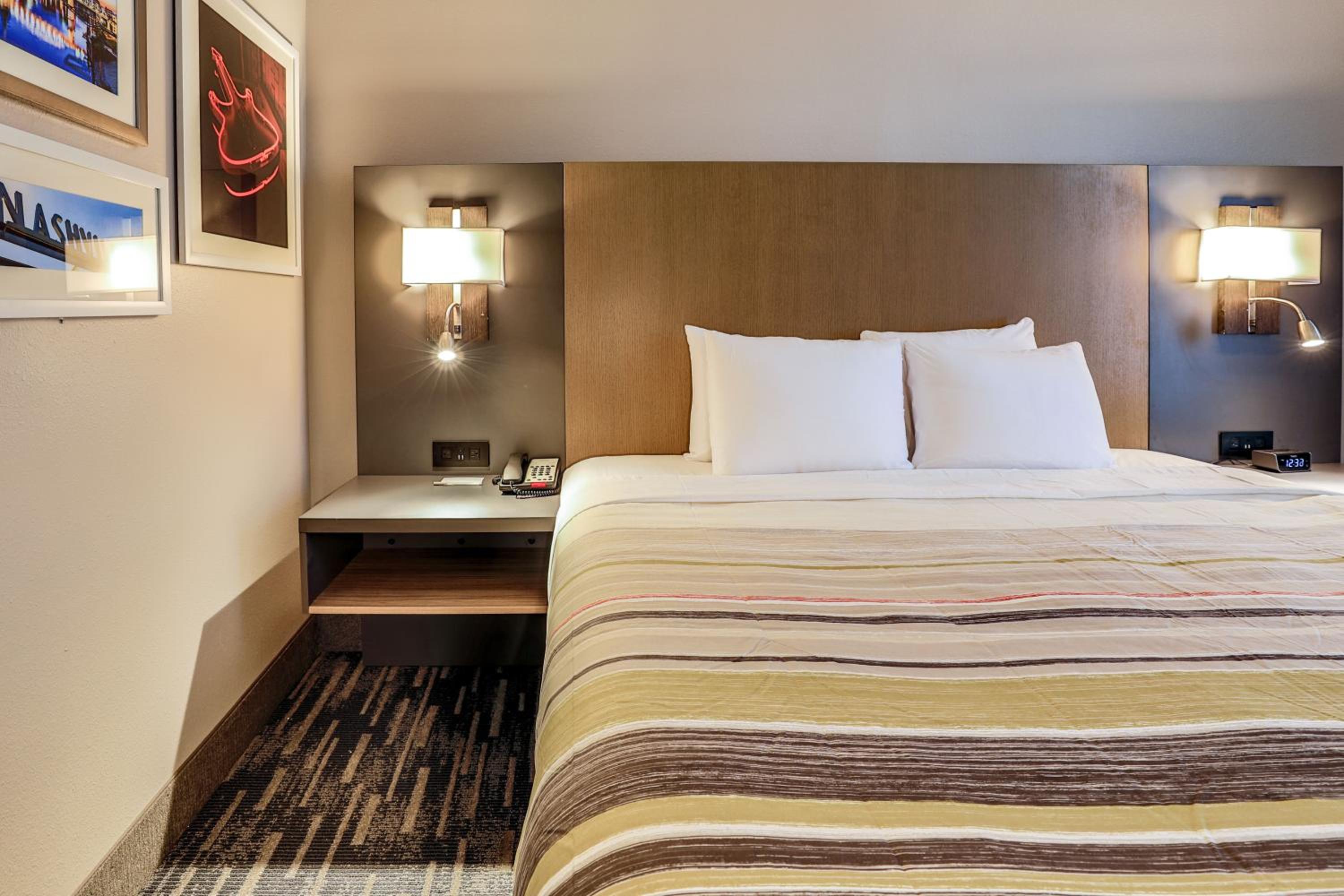 King Room - Disability Access/Non-Smoking - Photo 4