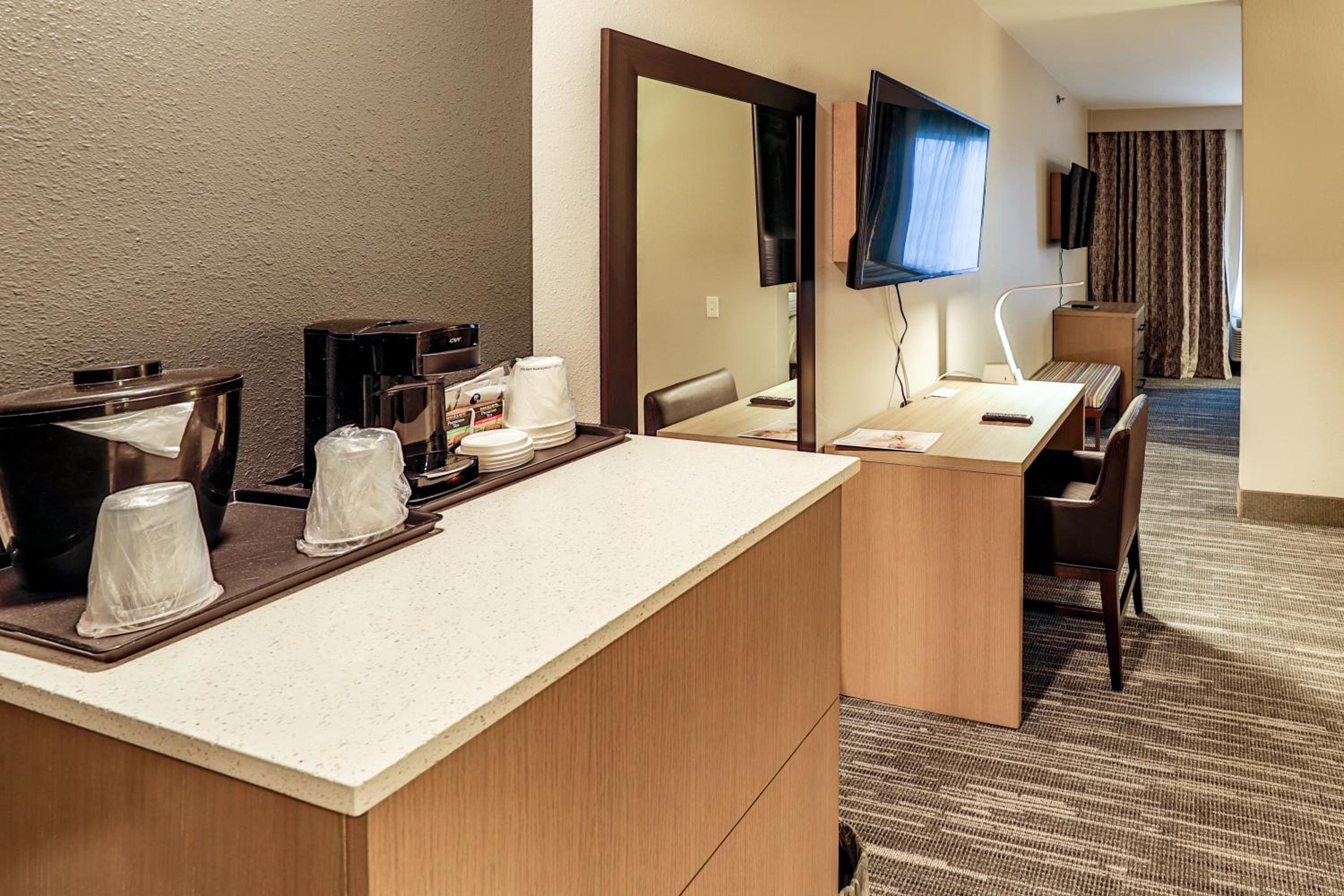 King Studio Suite - Non-Smoking - Photo 9