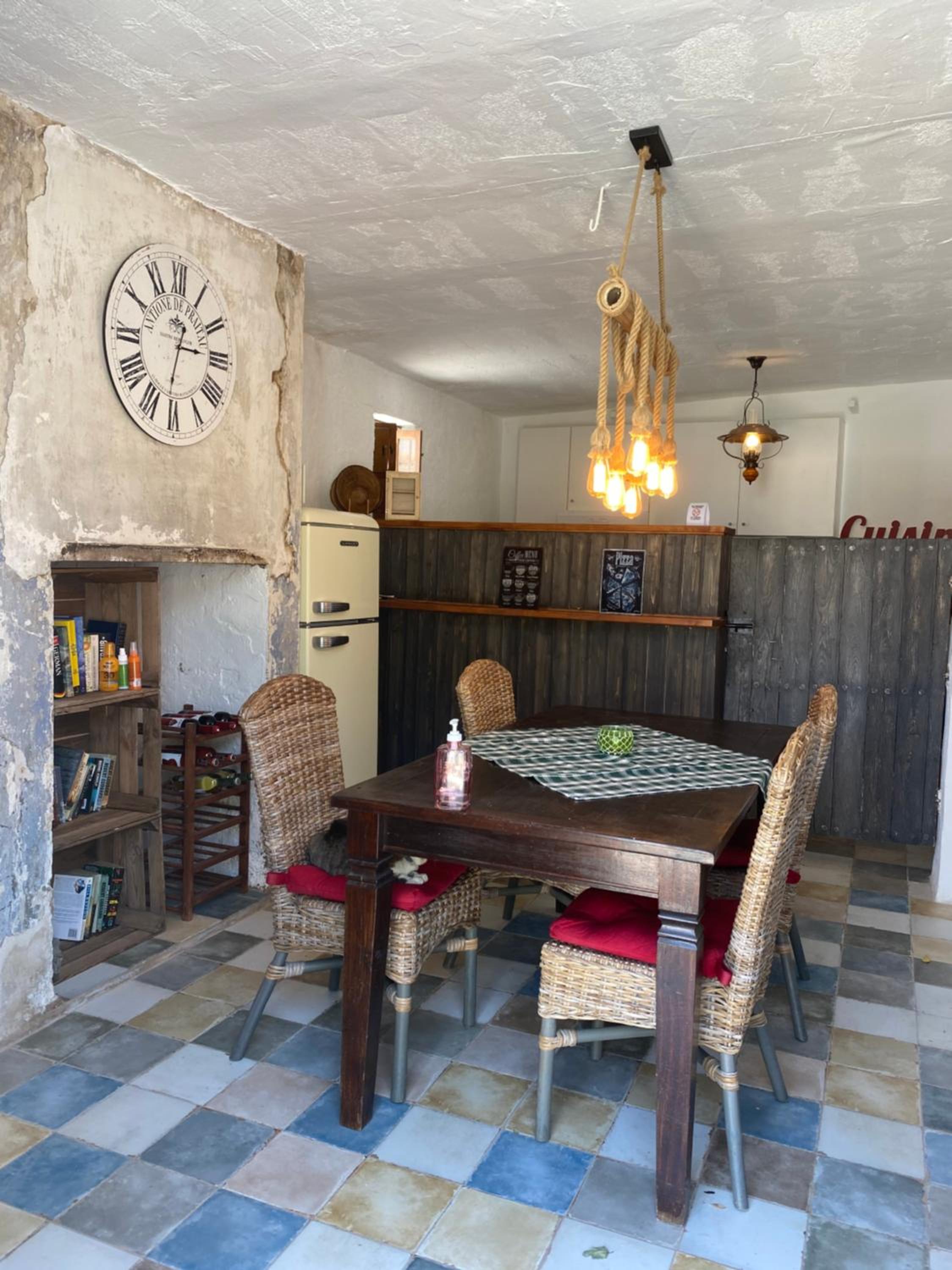 Deluxe King Room - Photo 4
