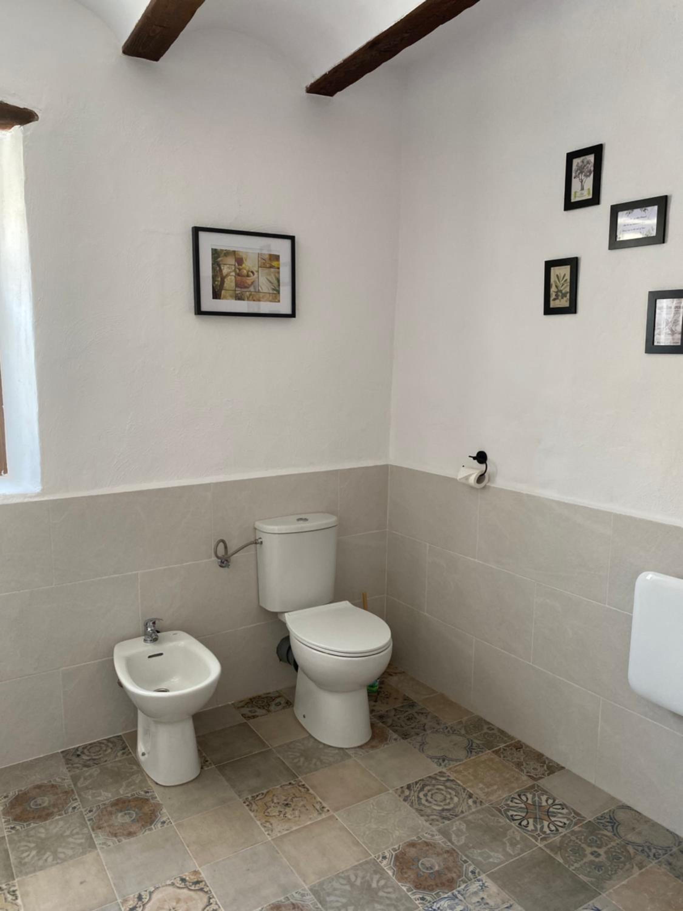 Deluxe King Room - Photo 6