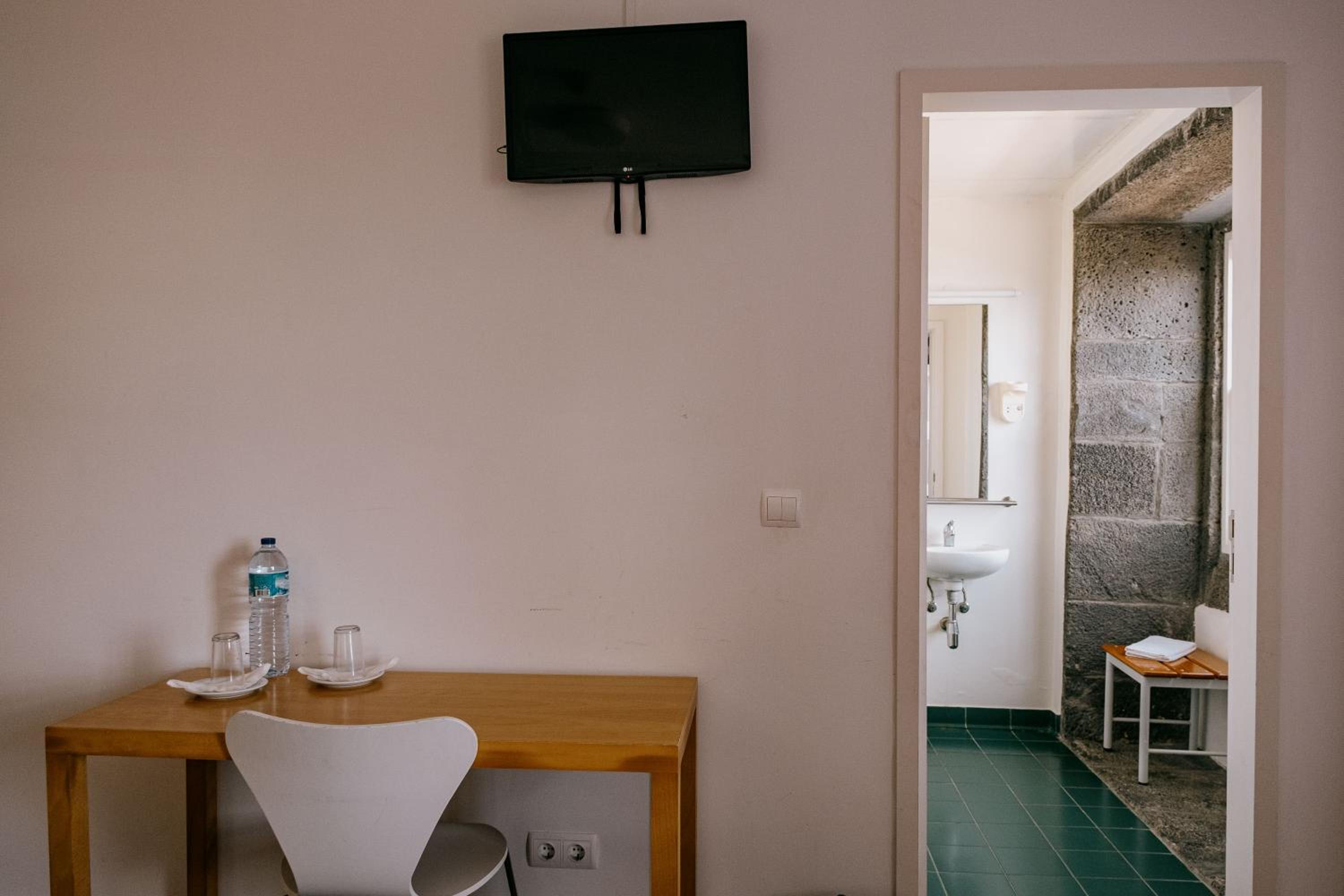Twin Room with Private Bathroom, photo 7