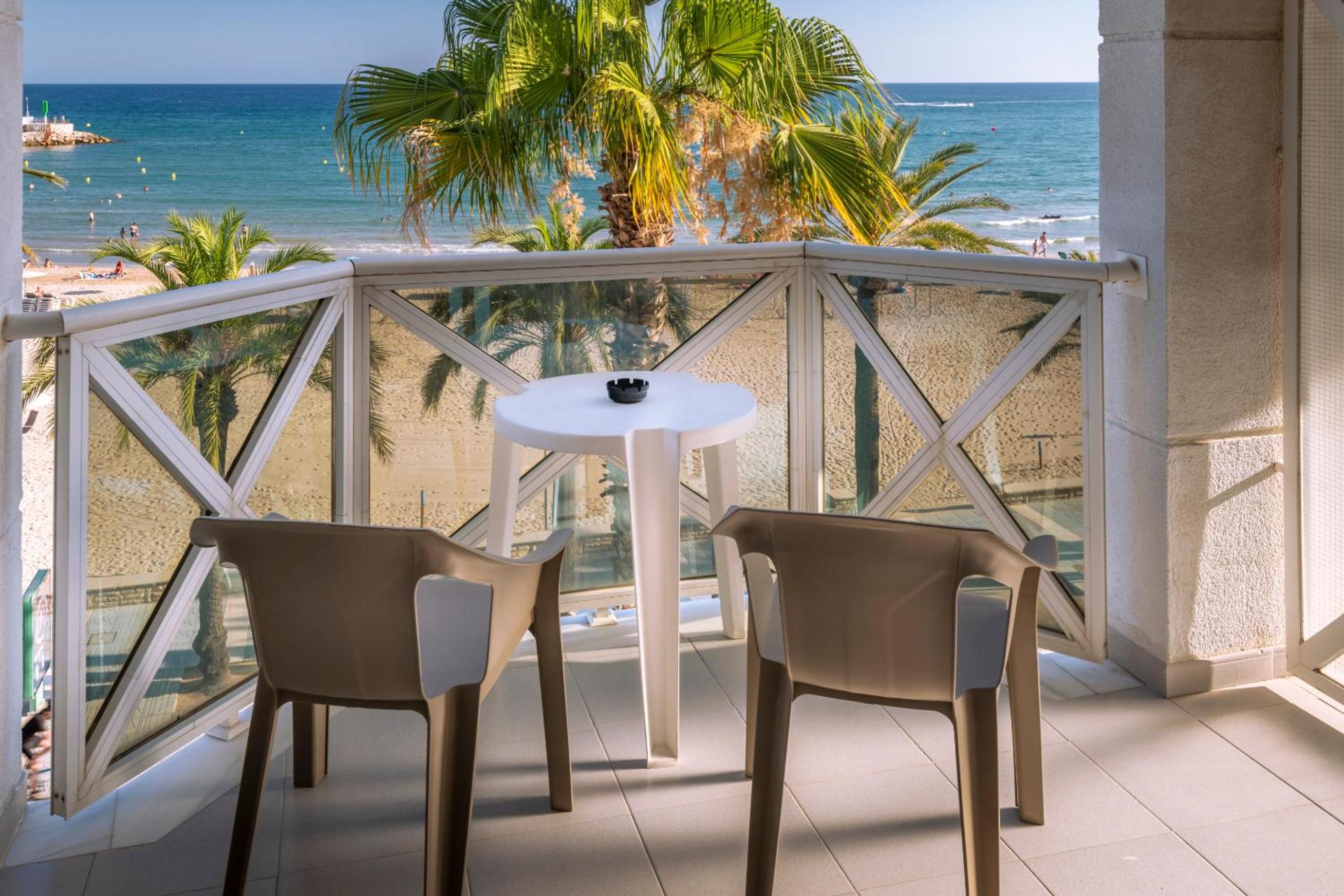 Double Room with Sea View (2 Adults) - Photo 5