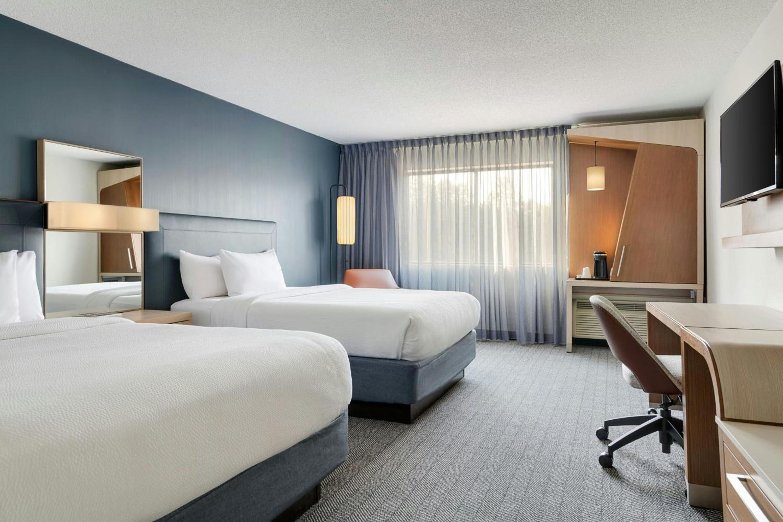 Queen Room with Two Queen Beds and Bathtub - Mobility Access/Hearing Accessible