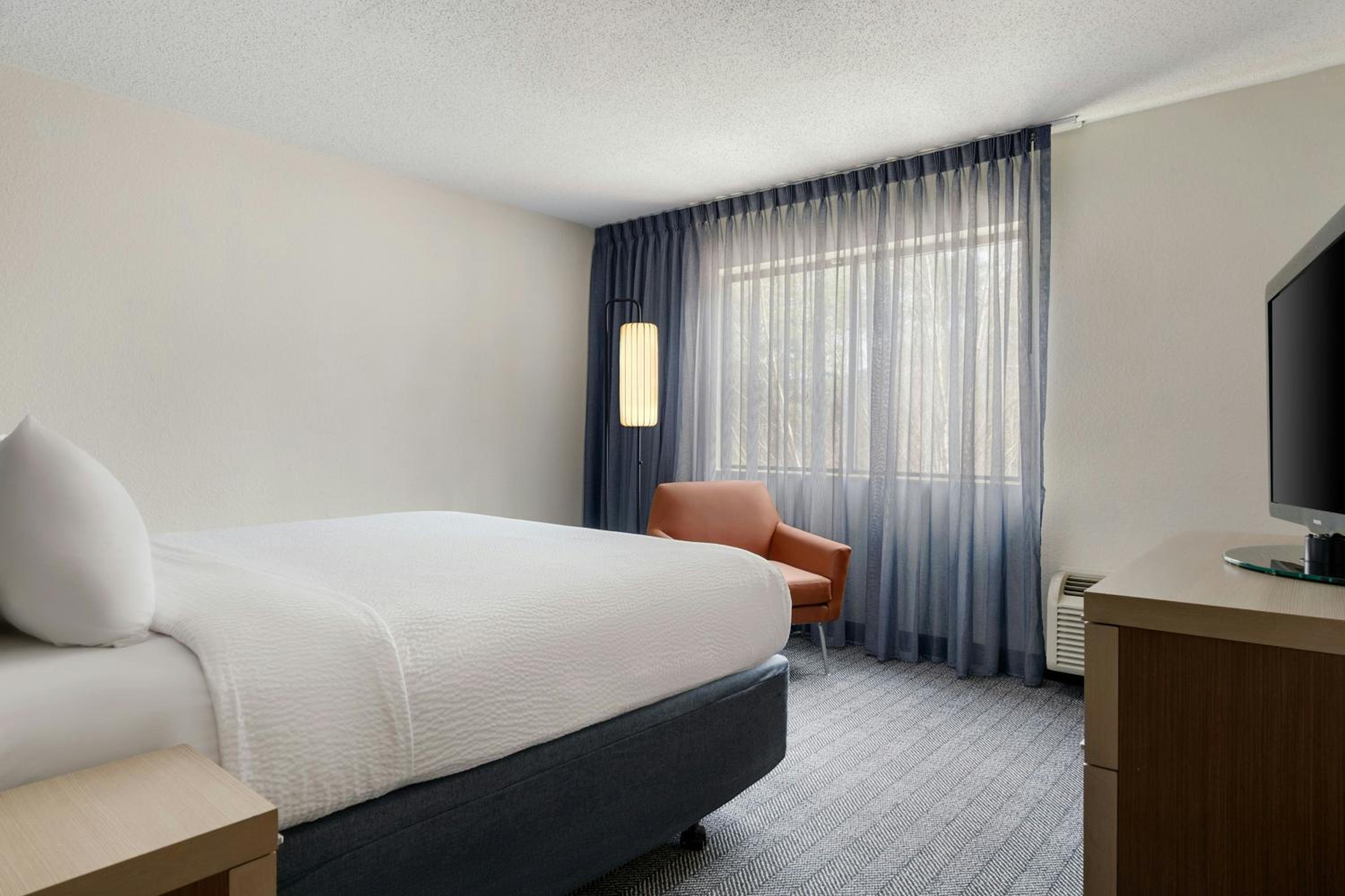 Studio with King Bed, Balcony and Sofa Bed