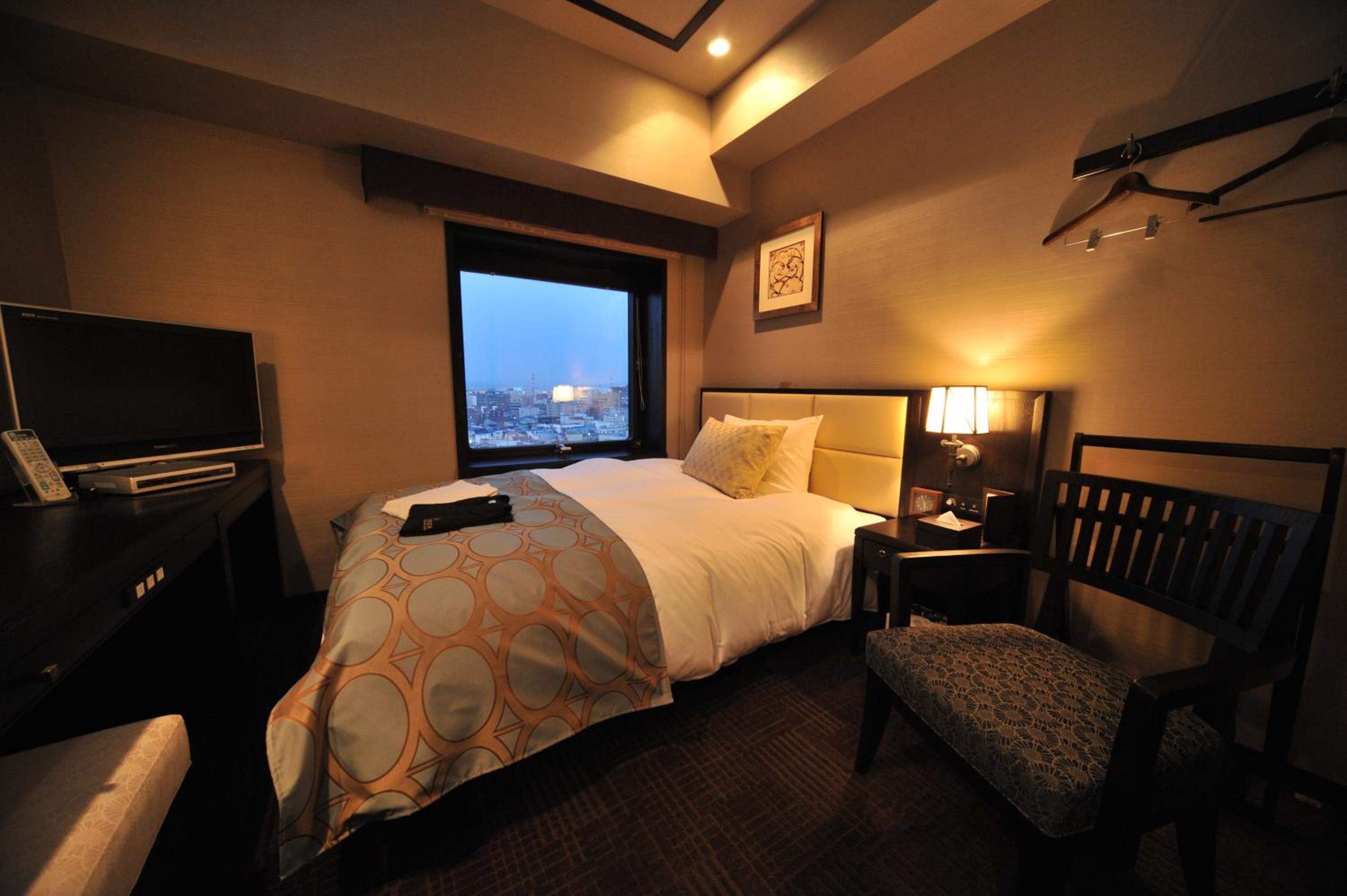 Double Room with Small Double Bed - Non-Smoking - Photo 7