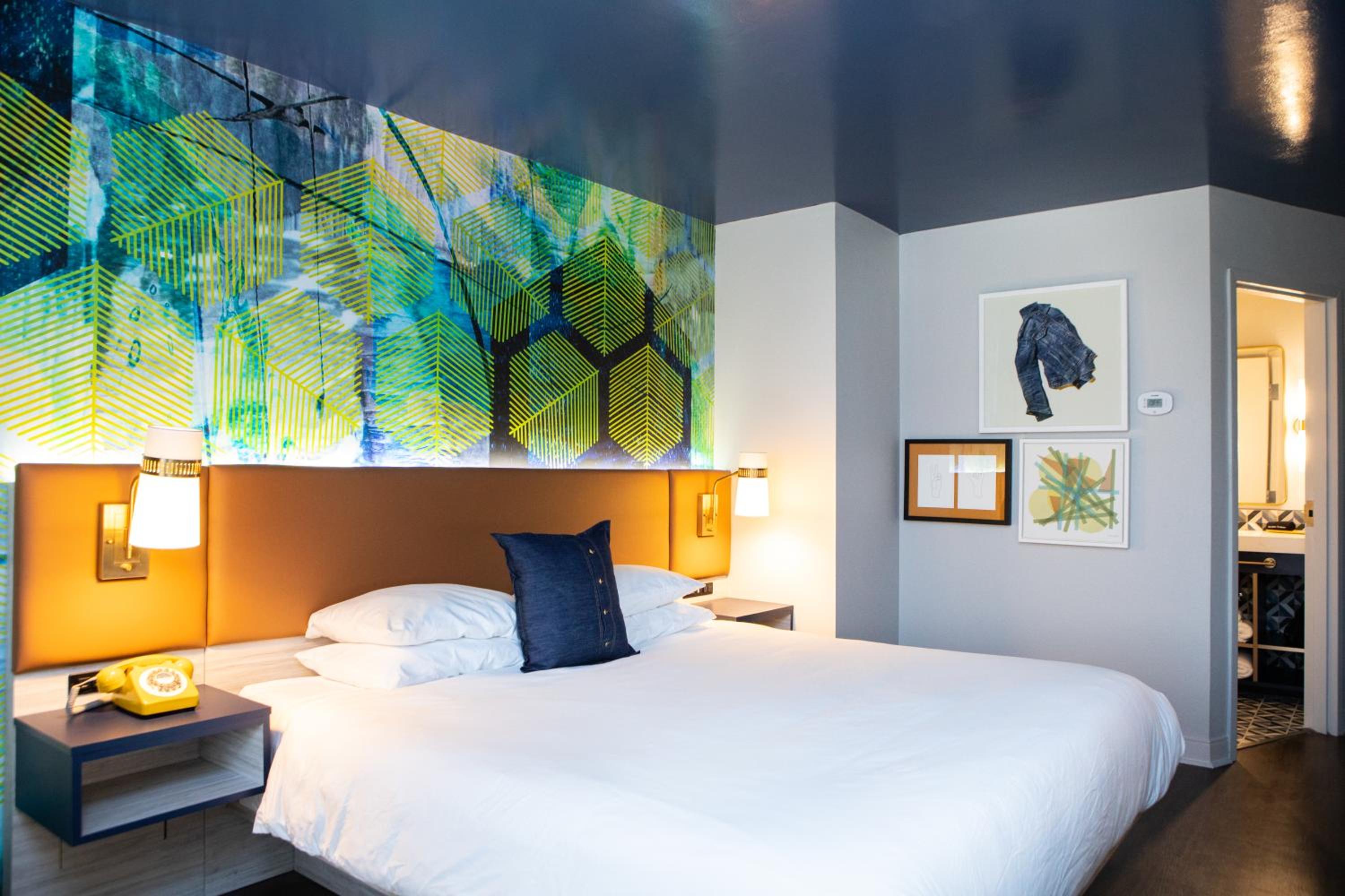 Standard King Room photo 2