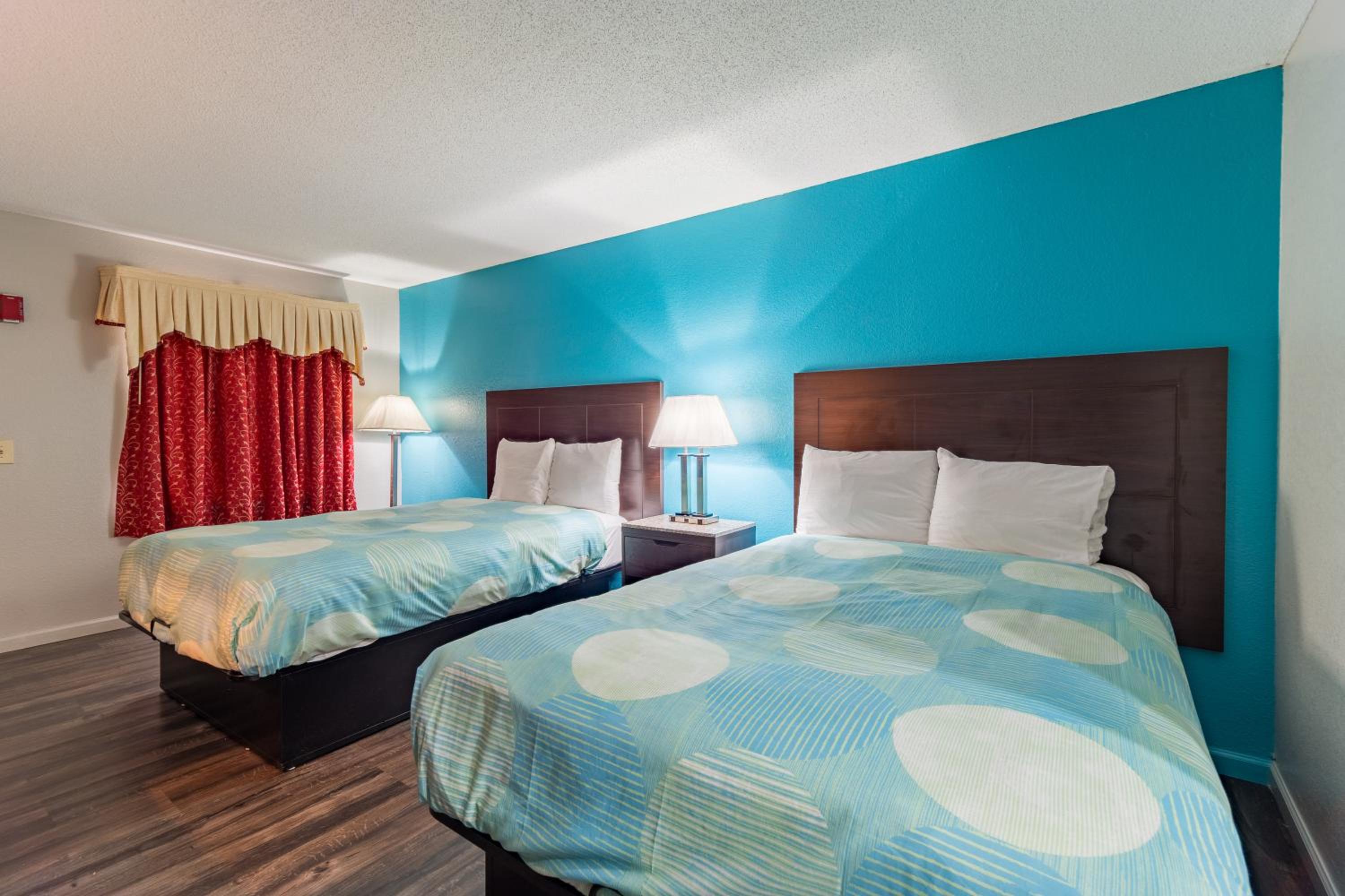 Double Room with Two Double Beds - Non-Smoking - Photo 3