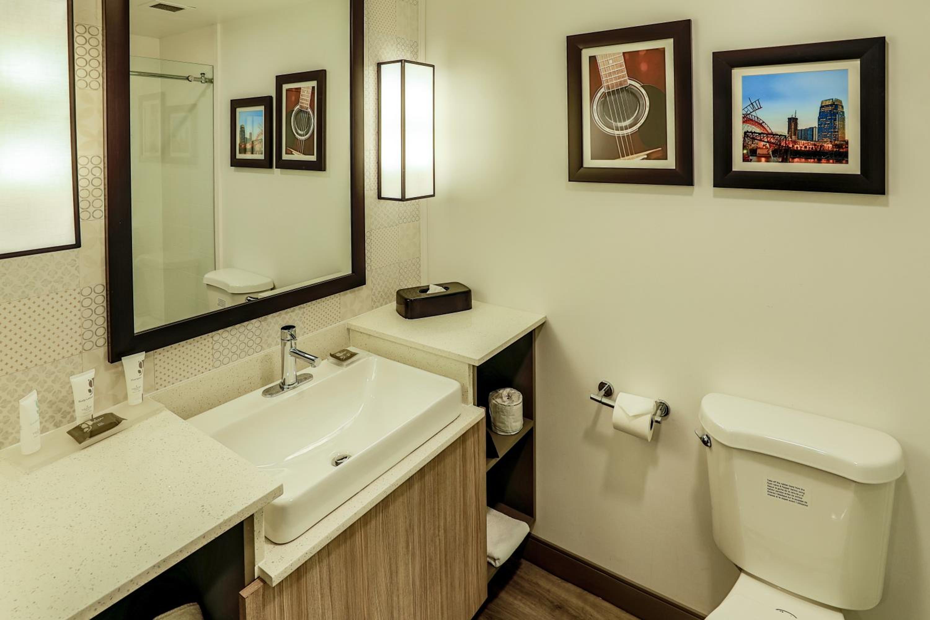 King Room - Non-Smoking - Photo 7